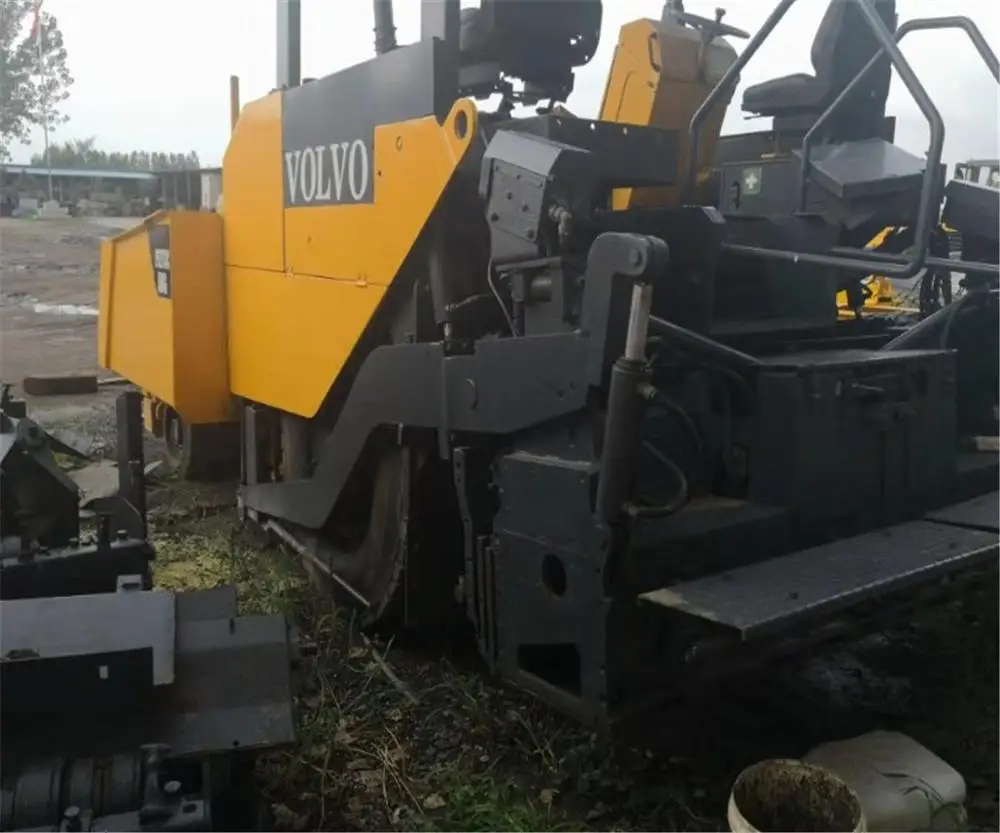 
USED CONDITION ABG TITAN 273-2 ASPHALT PAVER/PITCH PAVER ABG BRAND FOR SALE 