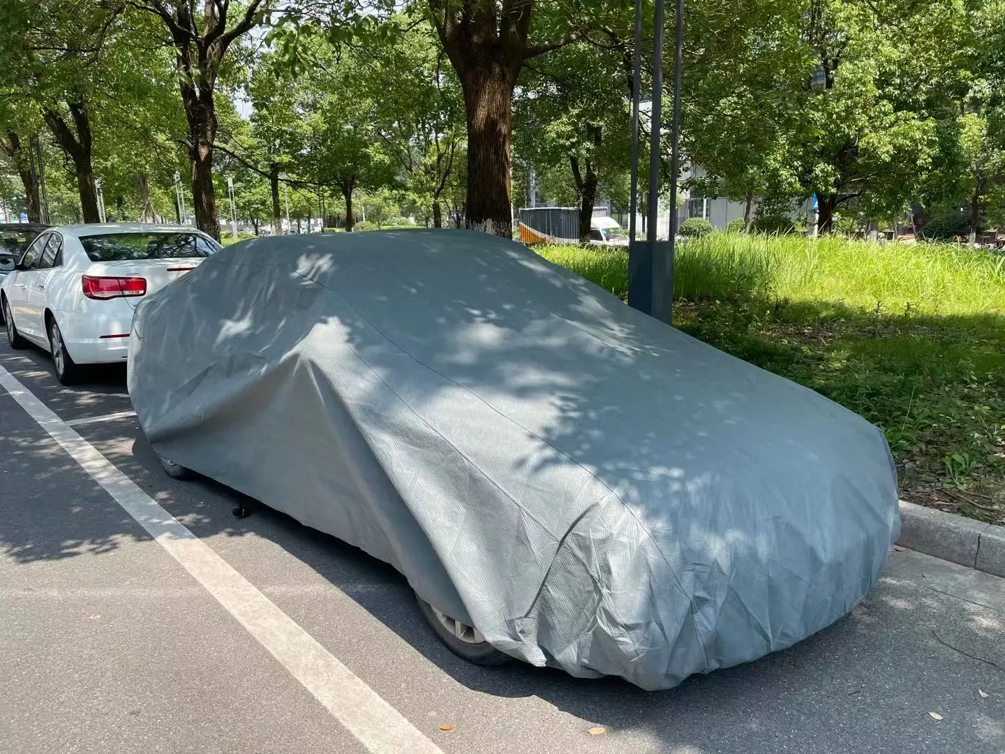 4-layers Non-woven Polypropylene Full Car Cover Indoor/Outdoor Use Breathable Waterproof Soft-lining UV Protect