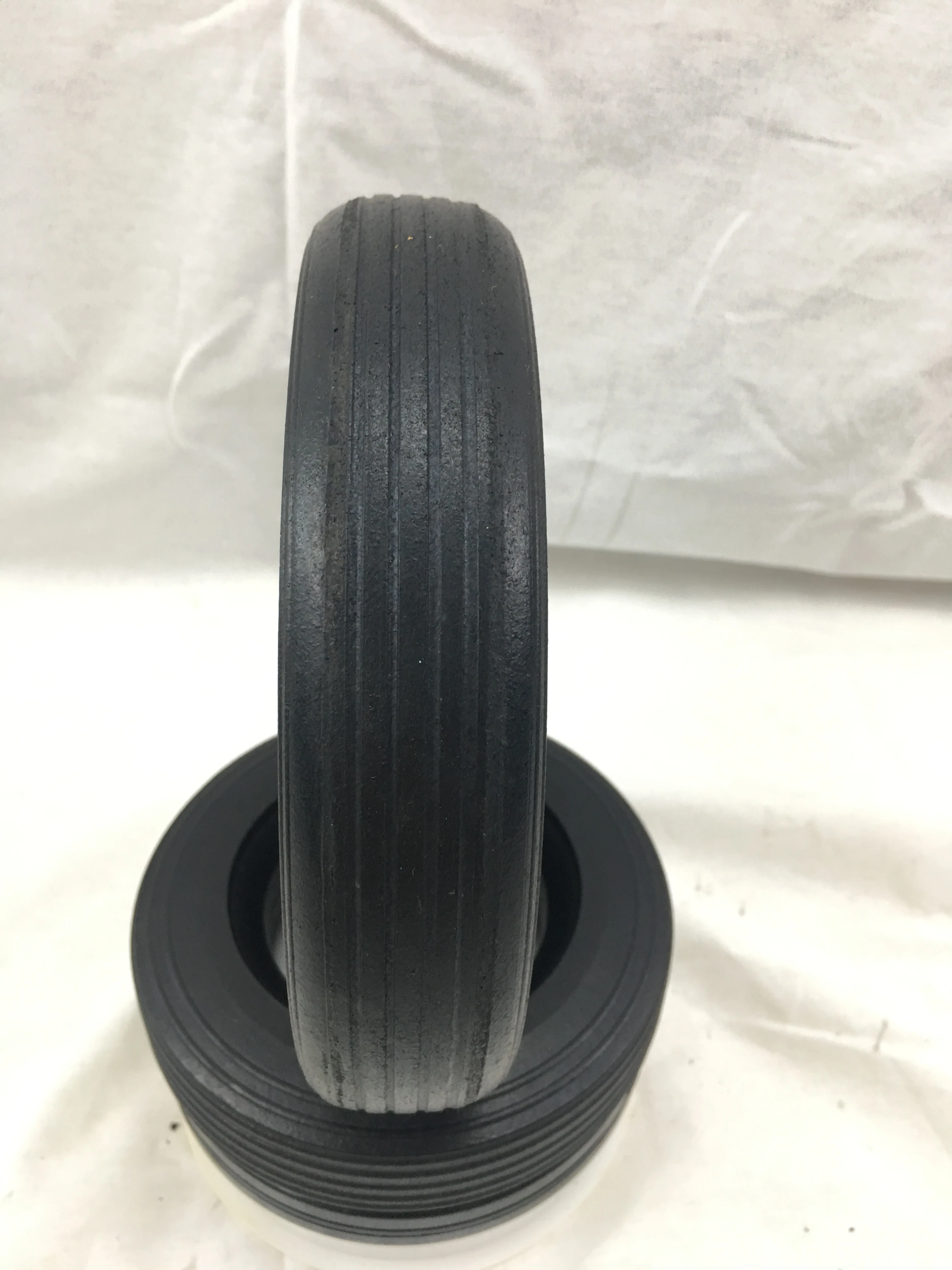 Qingdao factory plastic rim 10 inch trolley solid rubber wheel tire 10*2