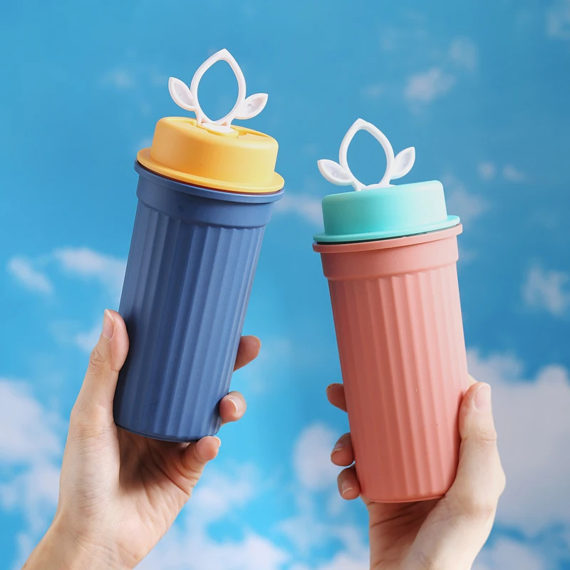 Simple plastic sealed water cup 350ml  creative milkshake coffee Cups 12oz travel mug with handle for easy carrying