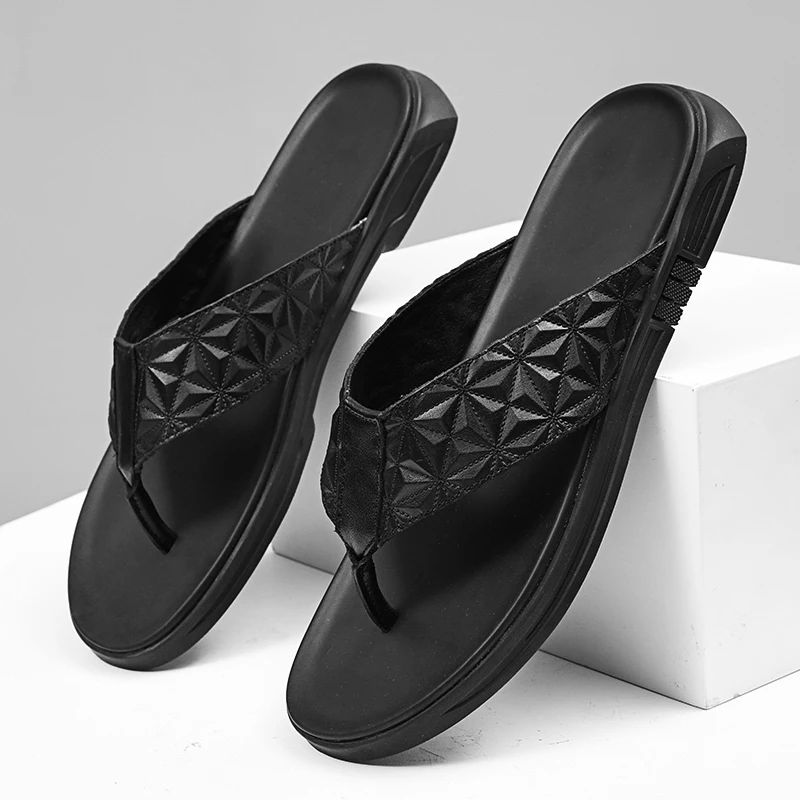 New High Quality Men Genuine Leather Flip Flops Beach Style Fashionable Lightweight Slippers Rubber Outsole