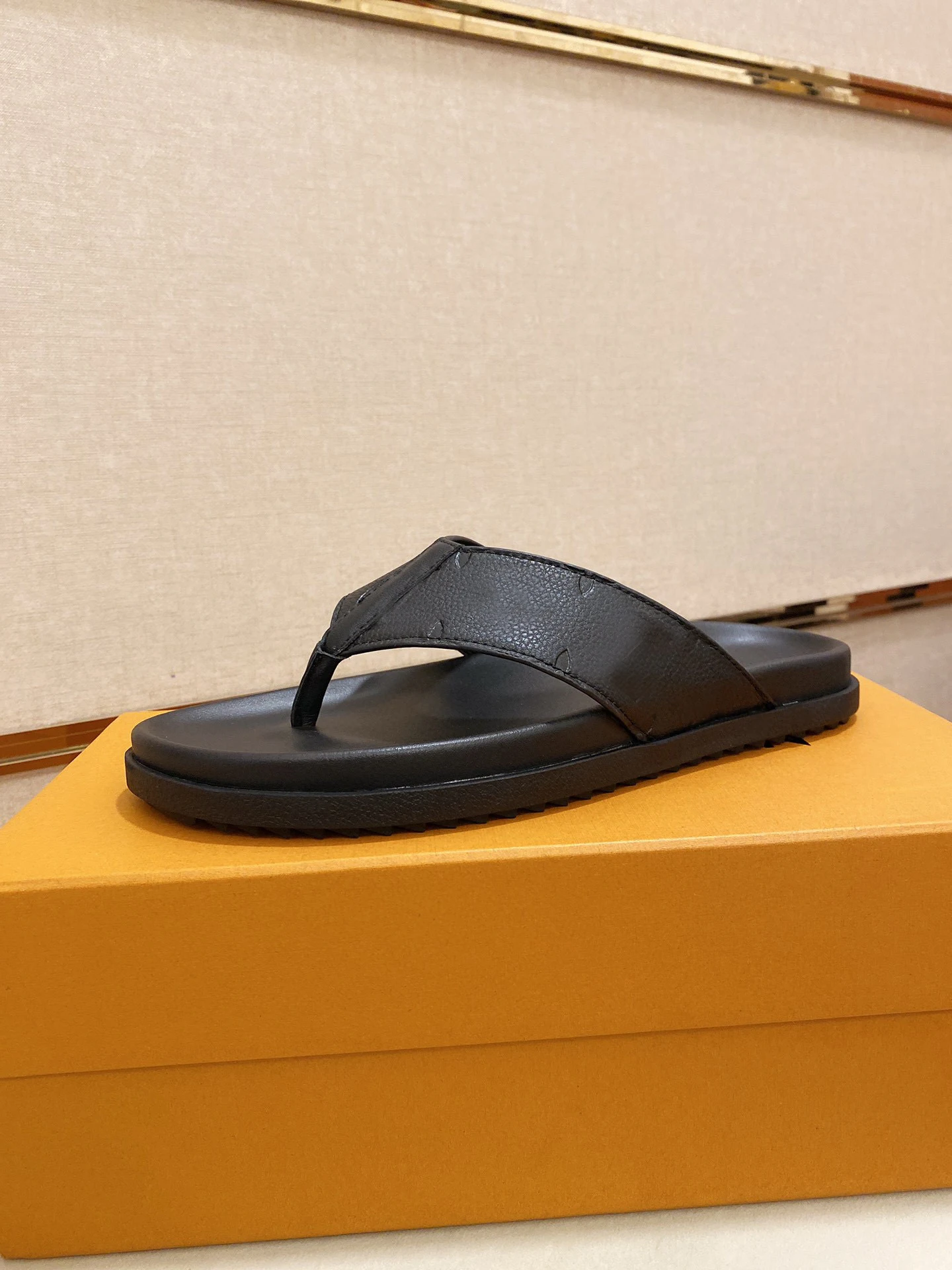 Designer Slipper Brand Fashion Light Weight Flat Slippers Sandals For Men men genuine leather slipper