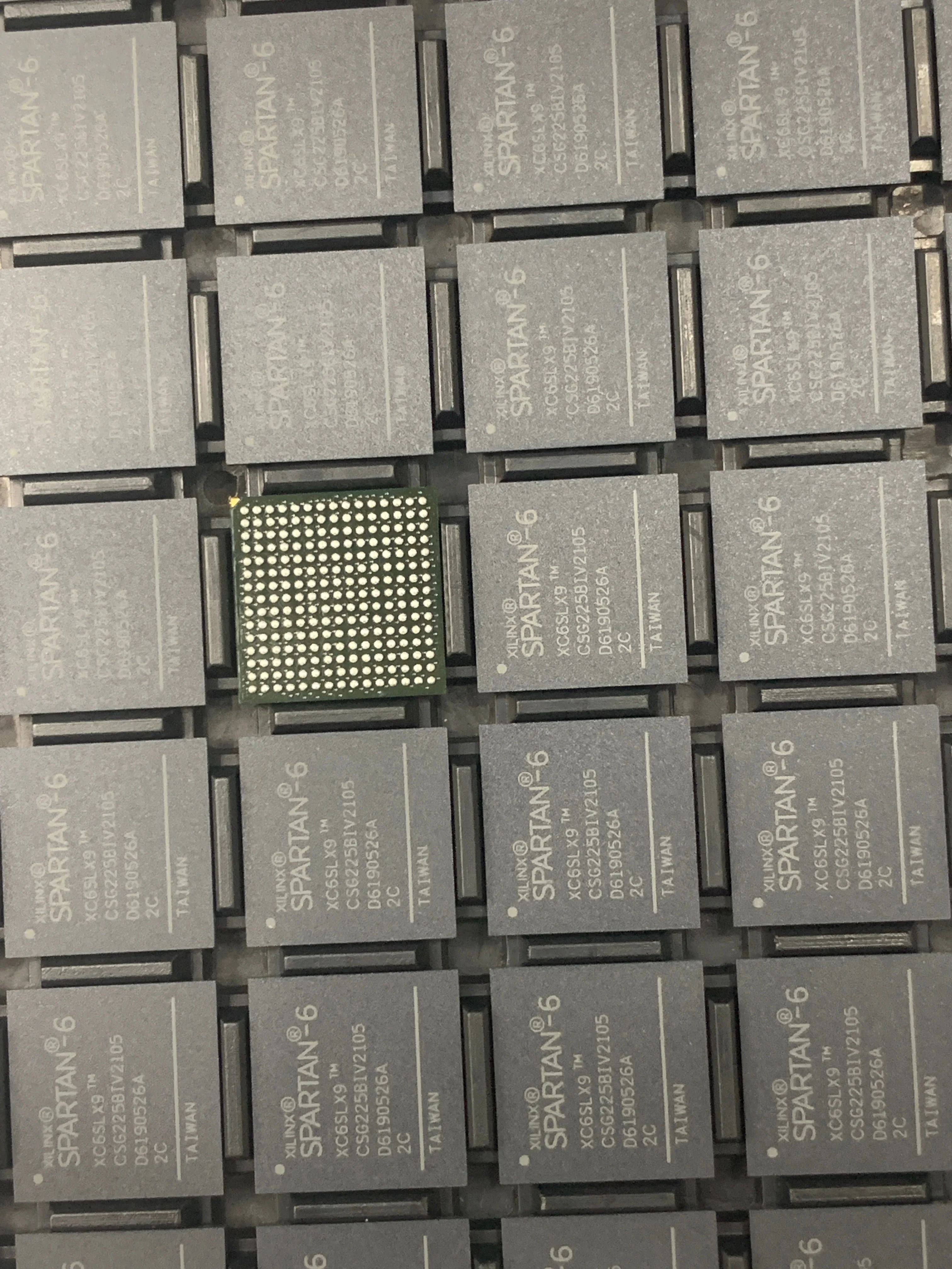 XC6SLX9 XC6SLX9-2CSG225C IC Field Programmable Gate Array FPGA 160 I/O 225CSBGA