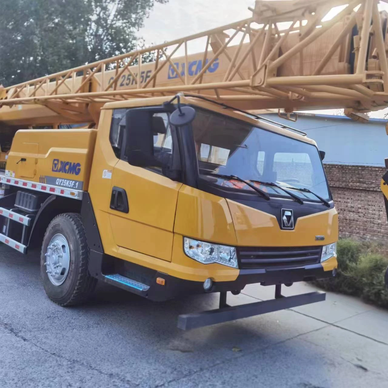 China 25Ton 90% New Extended Boom Crane Hydraulic Crane Max Egypt Chain Moment Truck Crane