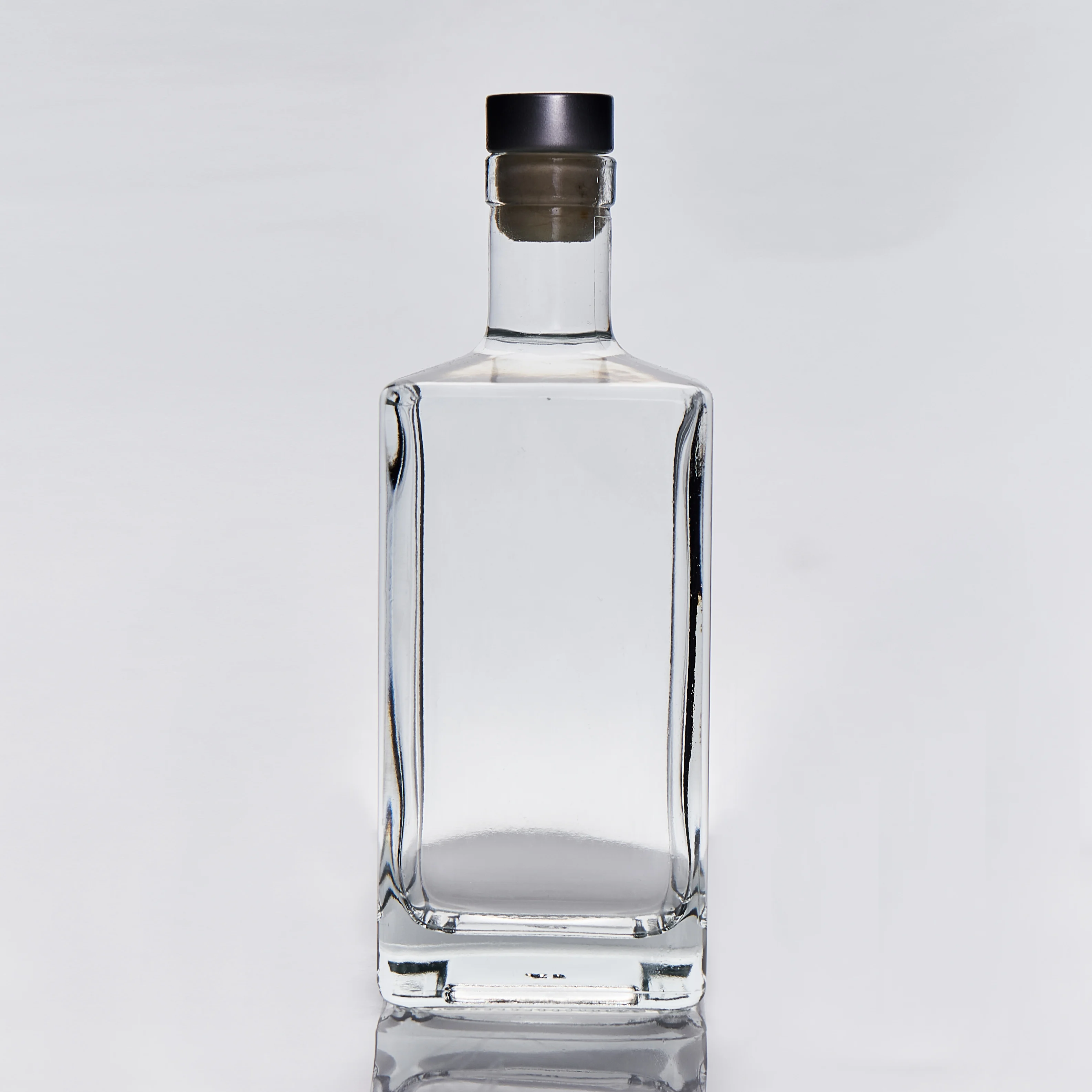 Square Whiskey Vodka Glass Bottle 500ml Tequila Liqueur Bottle with Cork Square Empty Bottle