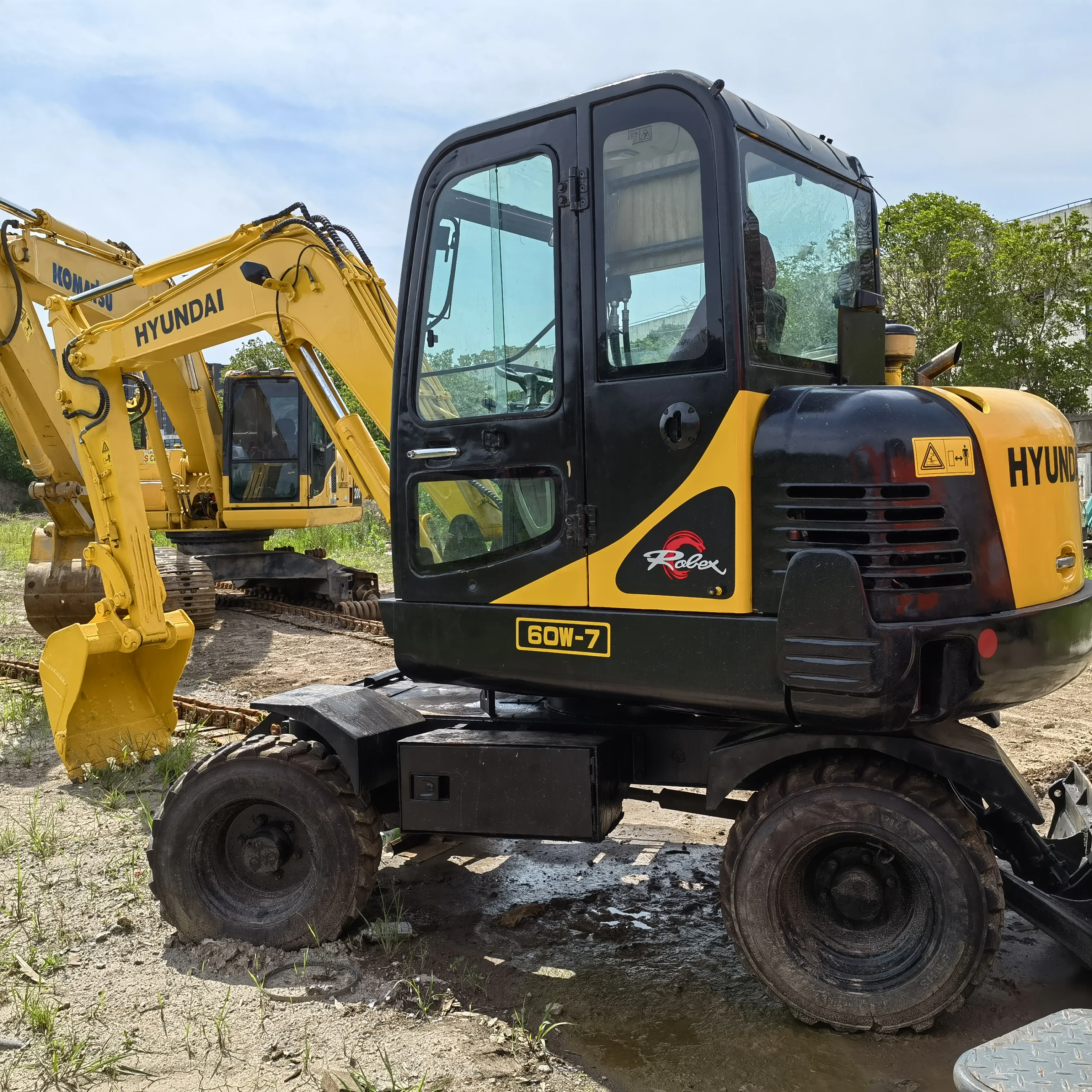 small 6 tons Hyundai 60-7W wheeled excavator hyundai 60W wheeled excavator in shanghai