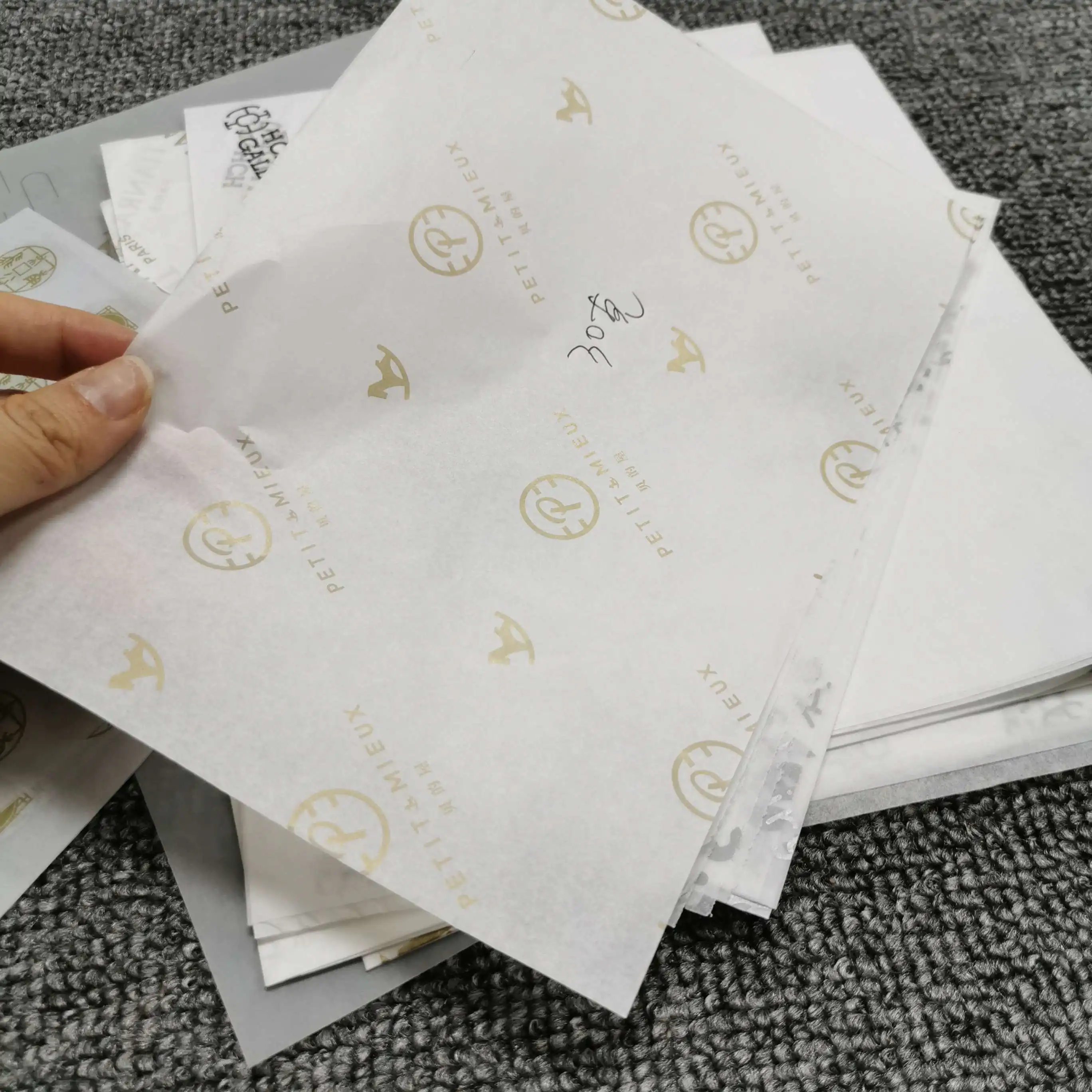 
custom logo Cheap shoes handbag gift Packing Tissue Wrapping Paper 