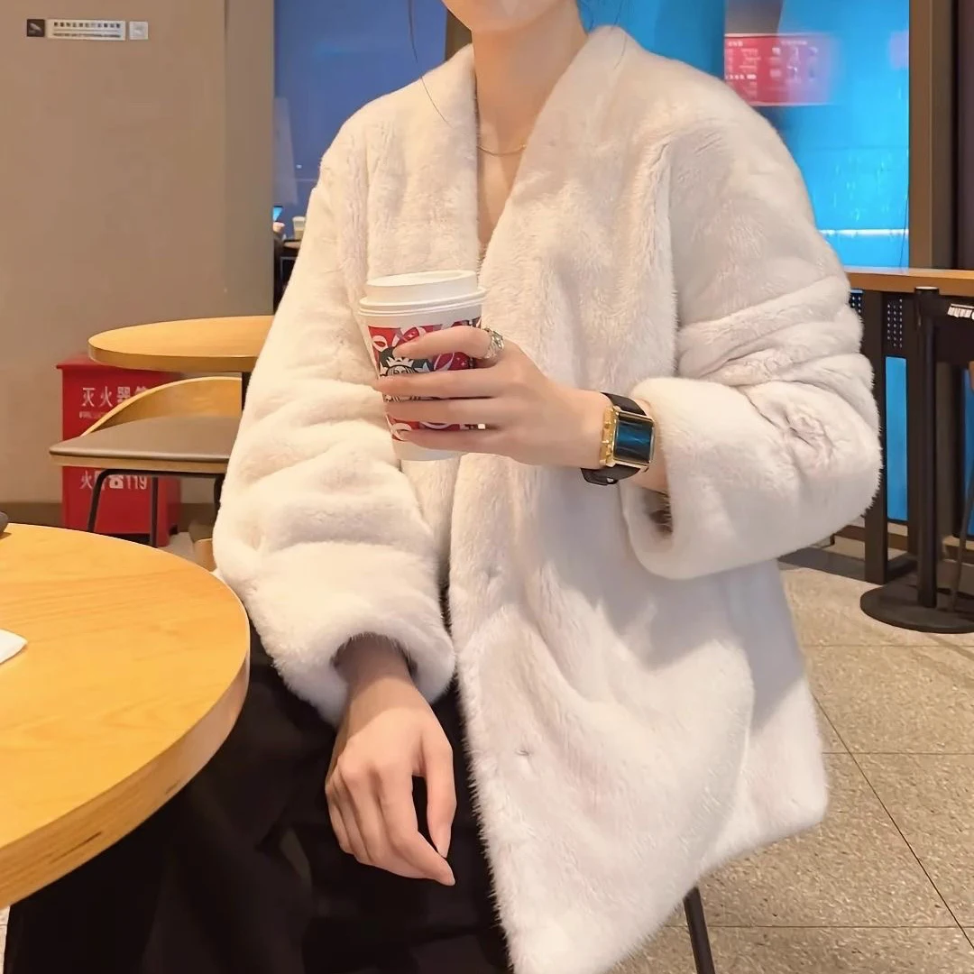 Custom OEM/ODM Wholesale Faux mink Fur Coat Short Winter Fur Jacket Female Luxury Custom Fur Coat