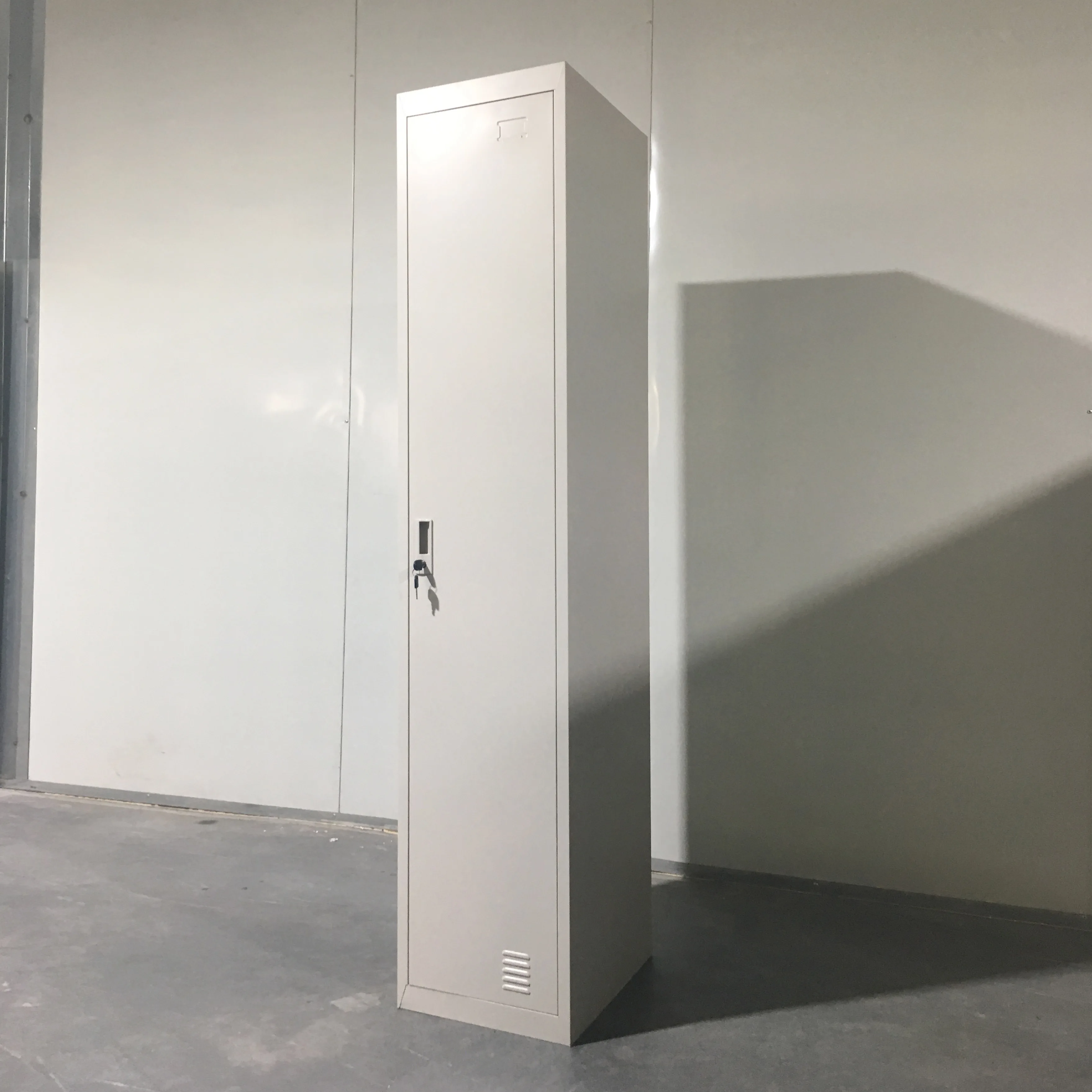 Поставка от производителя, высокое качество, недорогой высокий тонкий металлический шкафчик с дверью