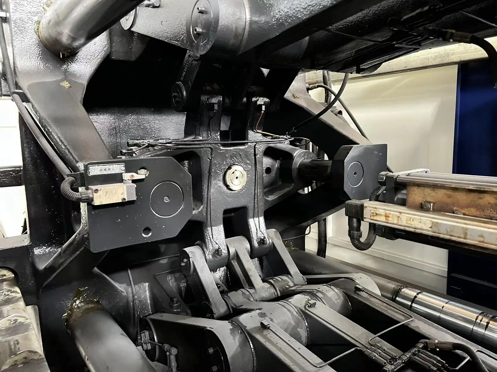 Cheap china reliable Haitian 380ton plastic fruit vegetable crate bucket chair pipe hanger making injection molding machine