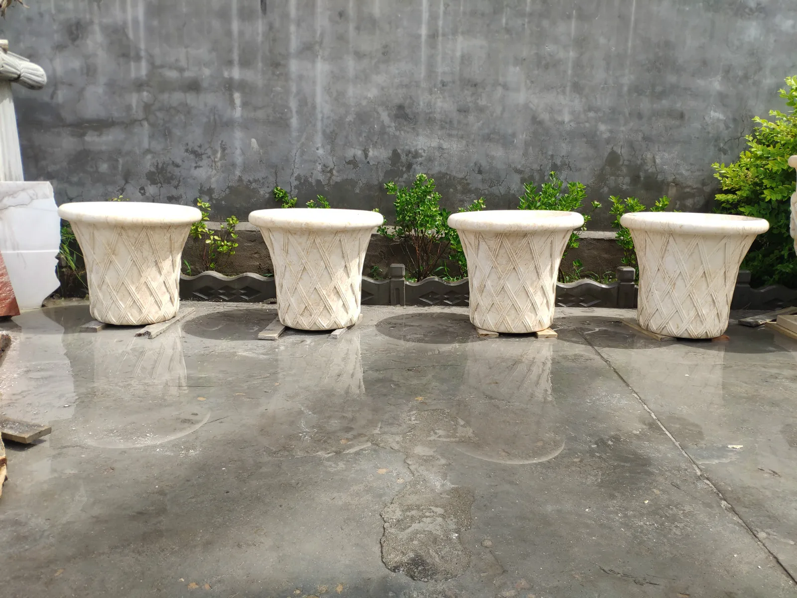 Hot Sale Natural Marble Hand Carved Simple Yard Outdoor Garden Big White Marble Flower Pot Vases For Decorative