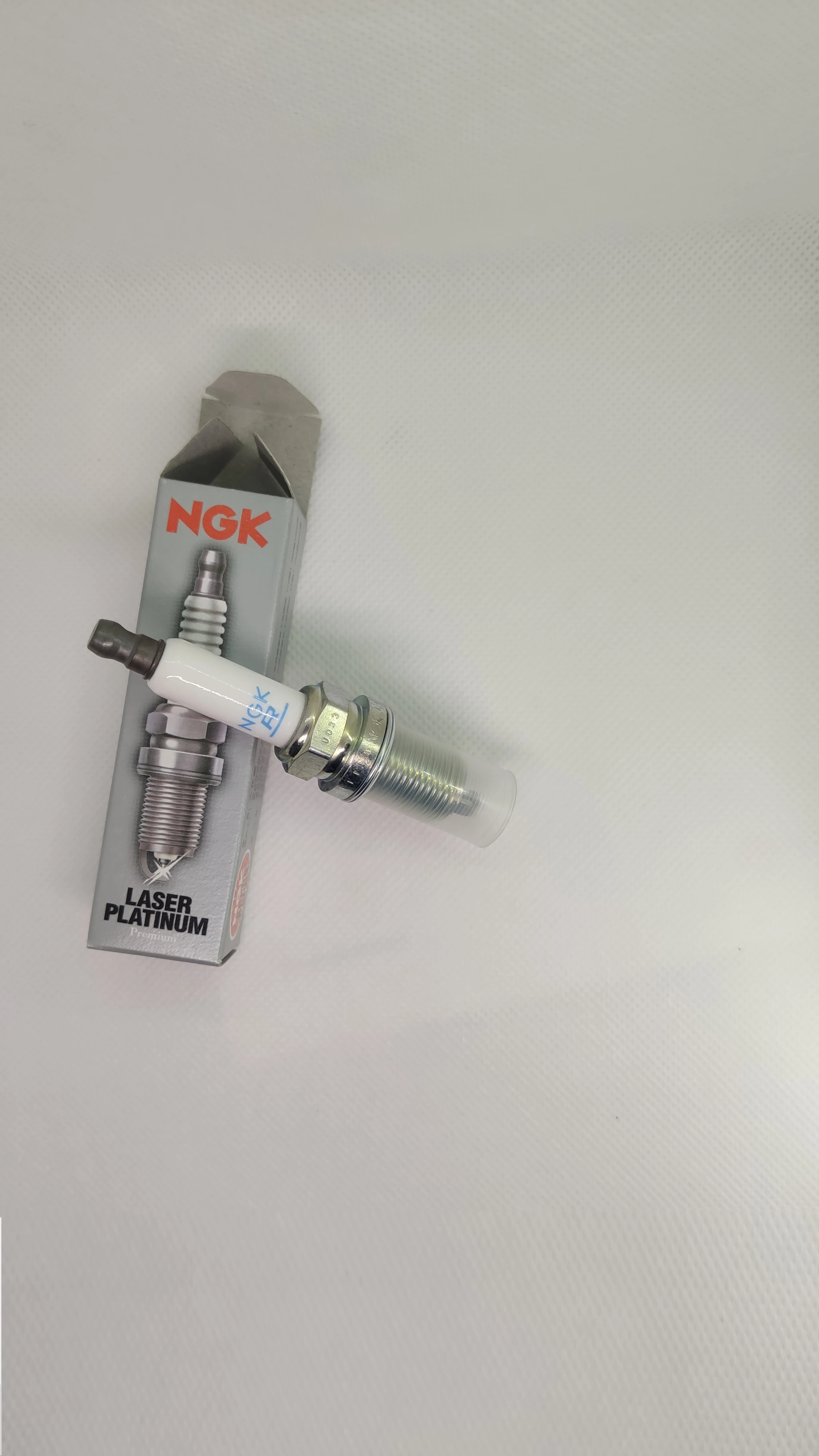 PFR7S8EG 1675 JAPAN Orginal  High Quality Laser Platinum Spark Plug for VWAG  EA888  06H905611