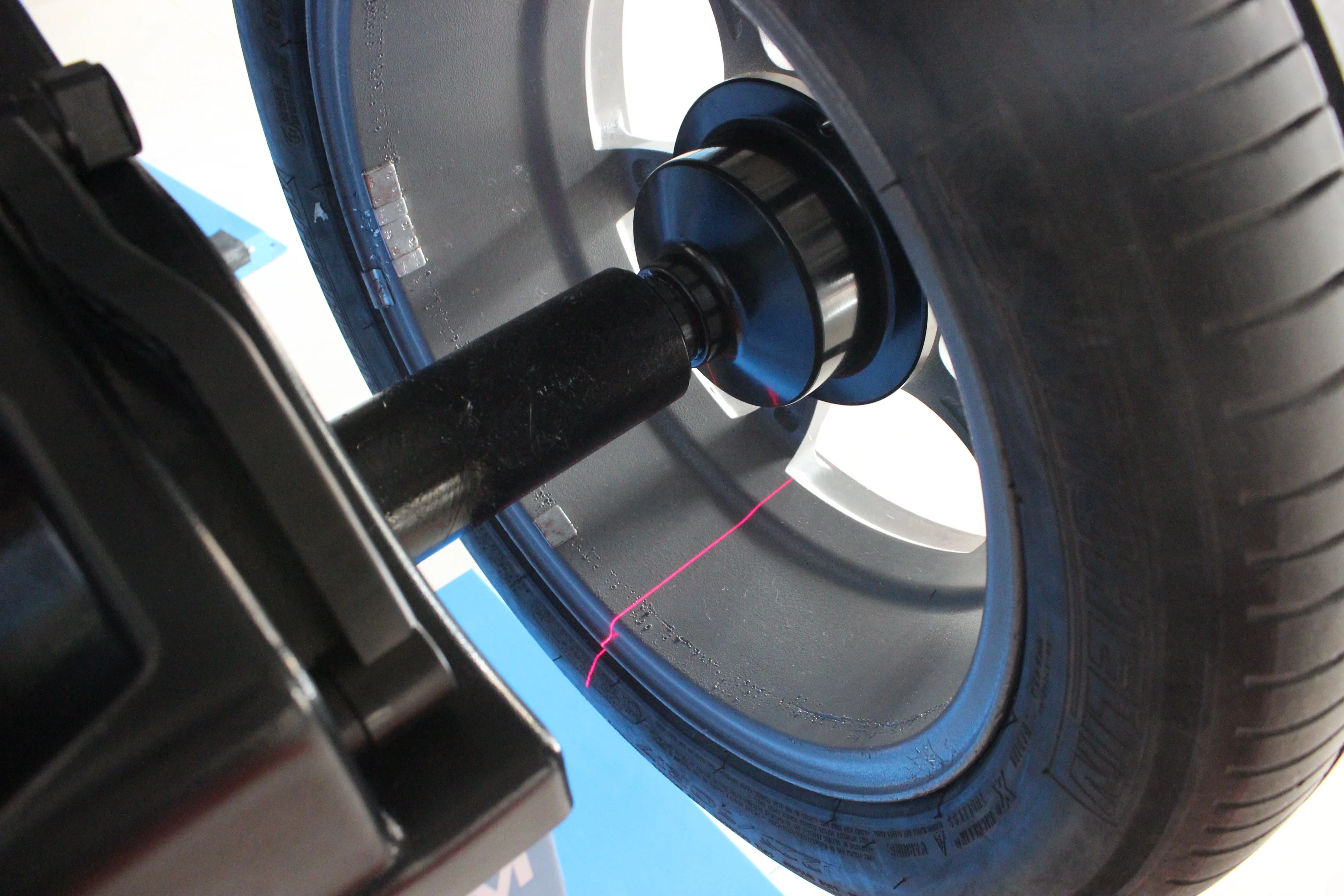 Roadbuck wheel balancer machine manufacturer V20 and car Wheel balancing machine price