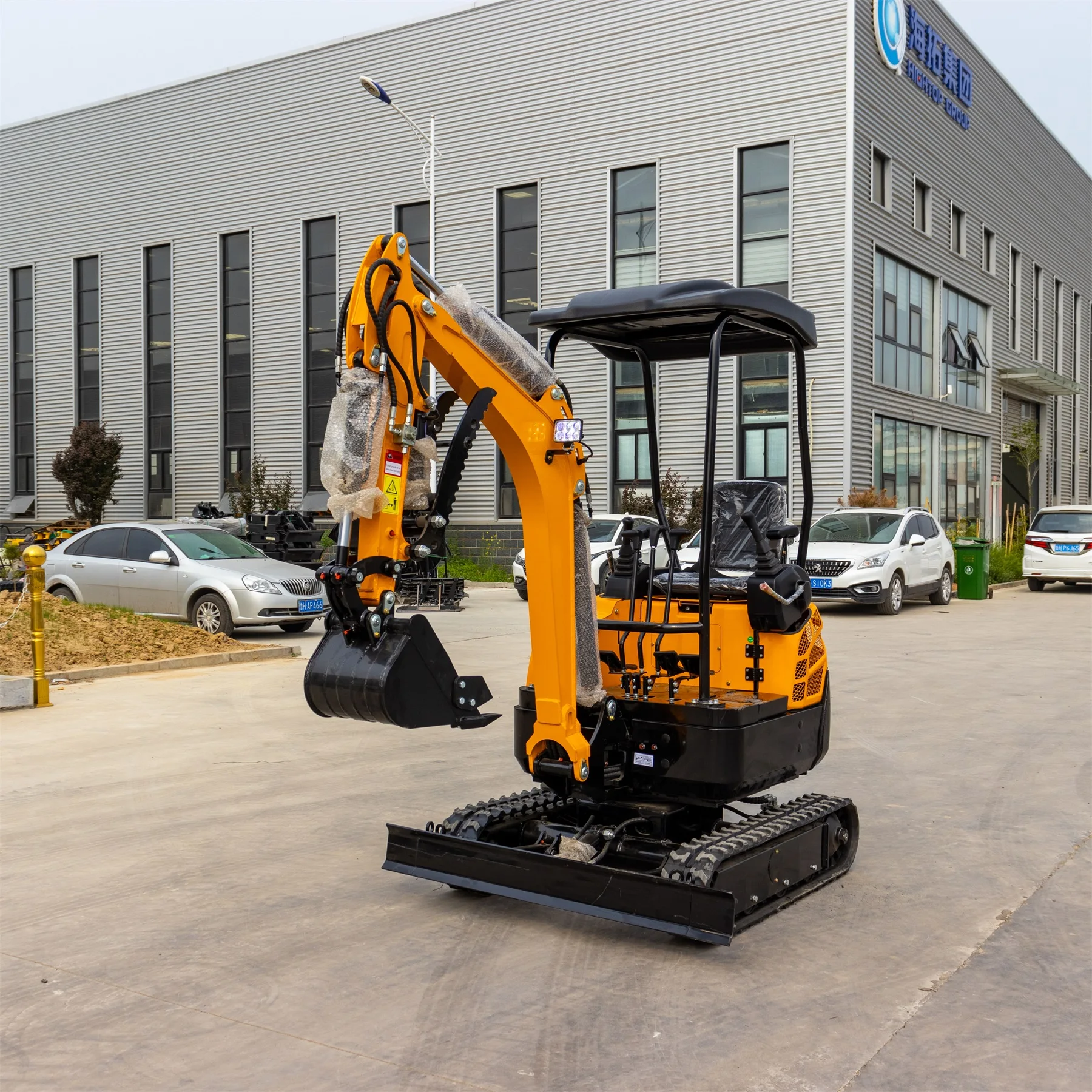 Hightop  HT18-1 Mini Excavator Hydraulic Crawler Mini Excavator D902 Engine