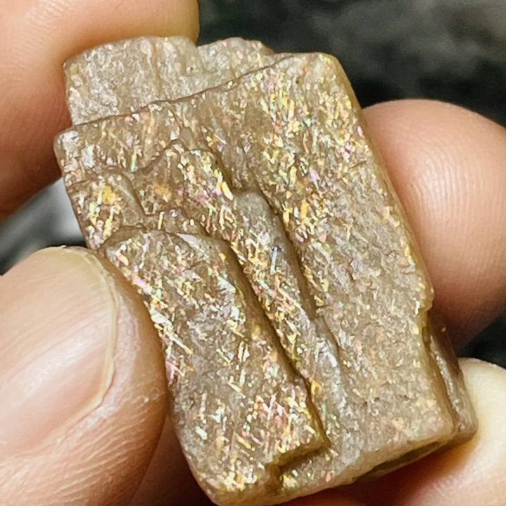 Wholesale natural rough grid Sunstone rainbow Quartz Crystal Gemstone Raw black sunstone for healing stone