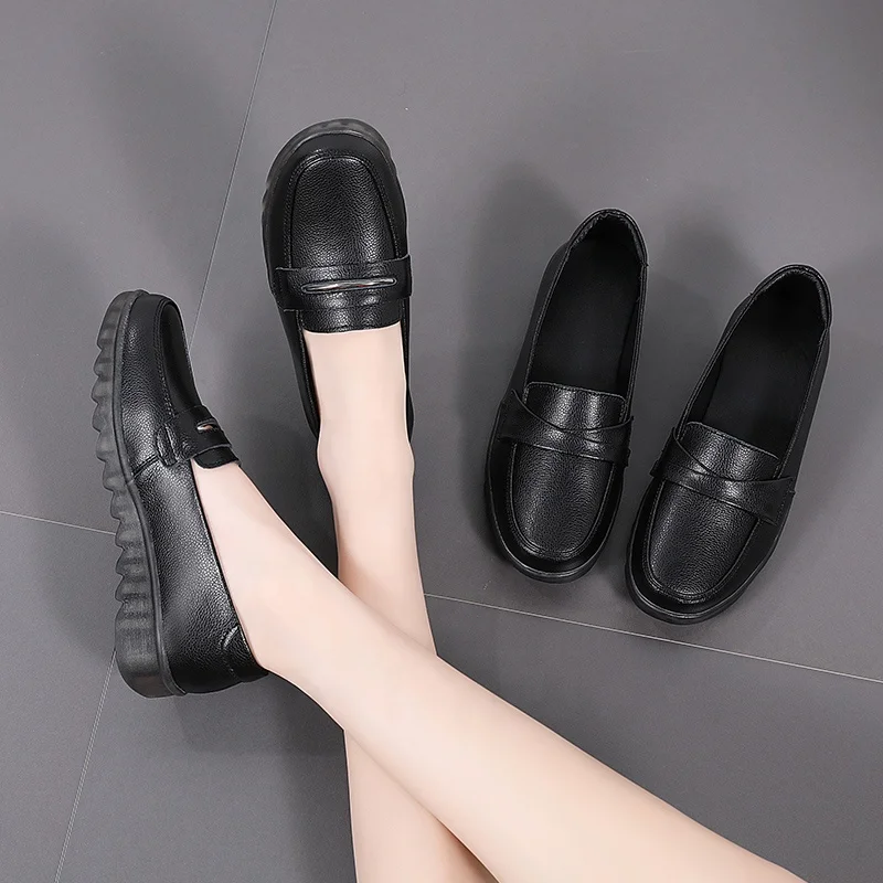 Fashion loafers A woman with a flat walking loafers cattle uppers loafers