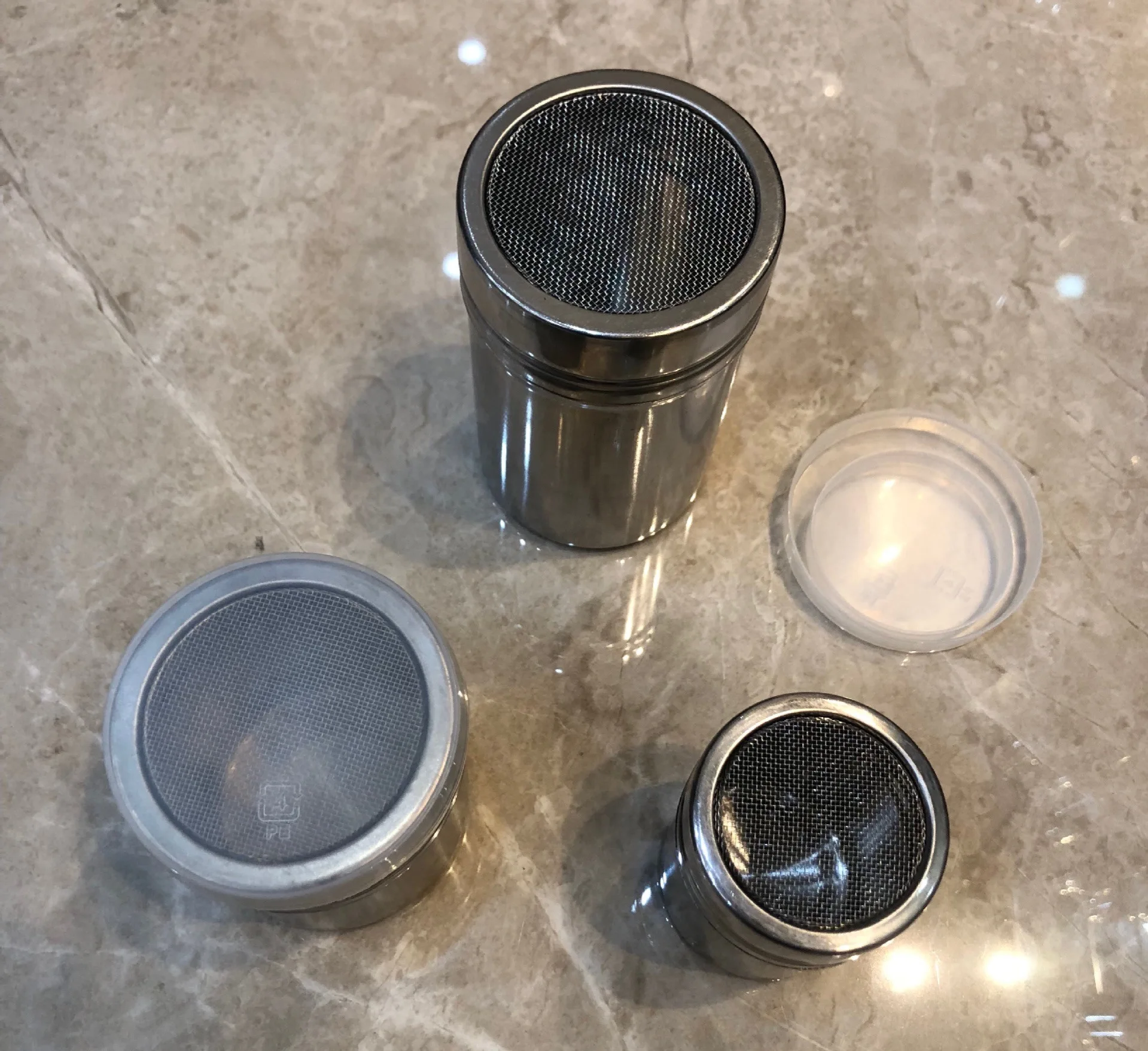 Powdered Sugar Shaker Duster Cinnamon Shaker Flour Sifter 7oz Stainless Steel Fine Mesh Dredges Shakers bottle