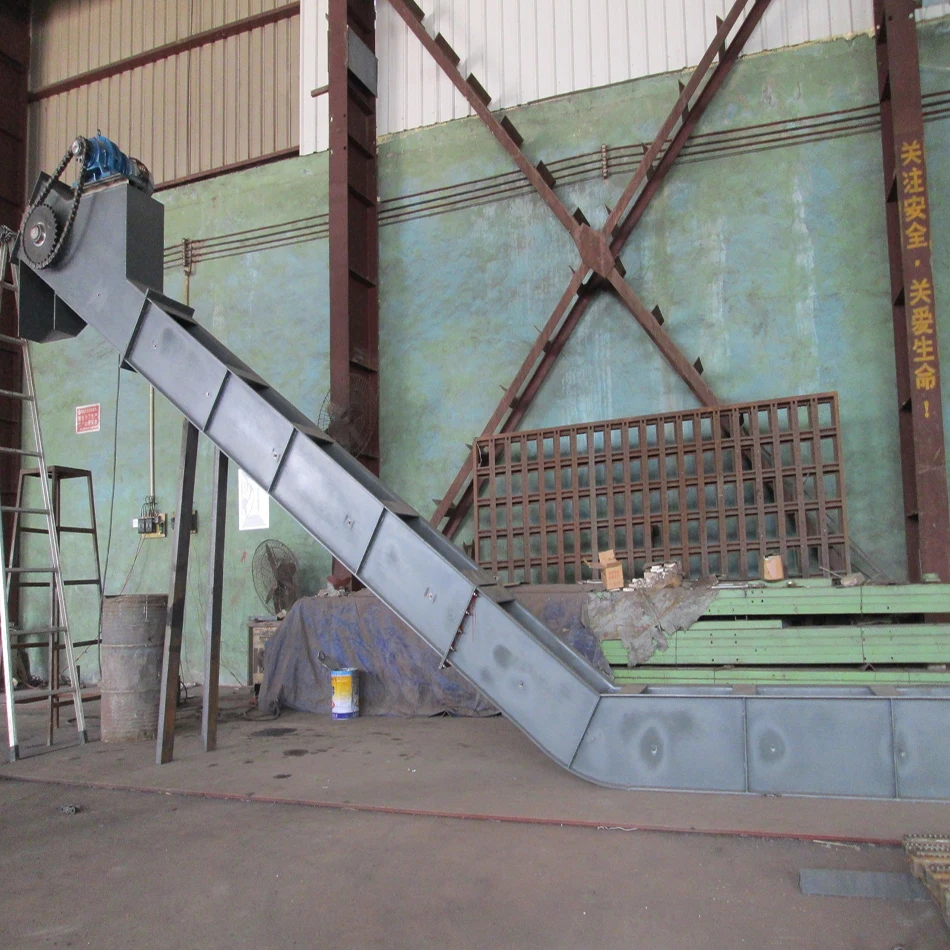 Encline scraper chain conveyor