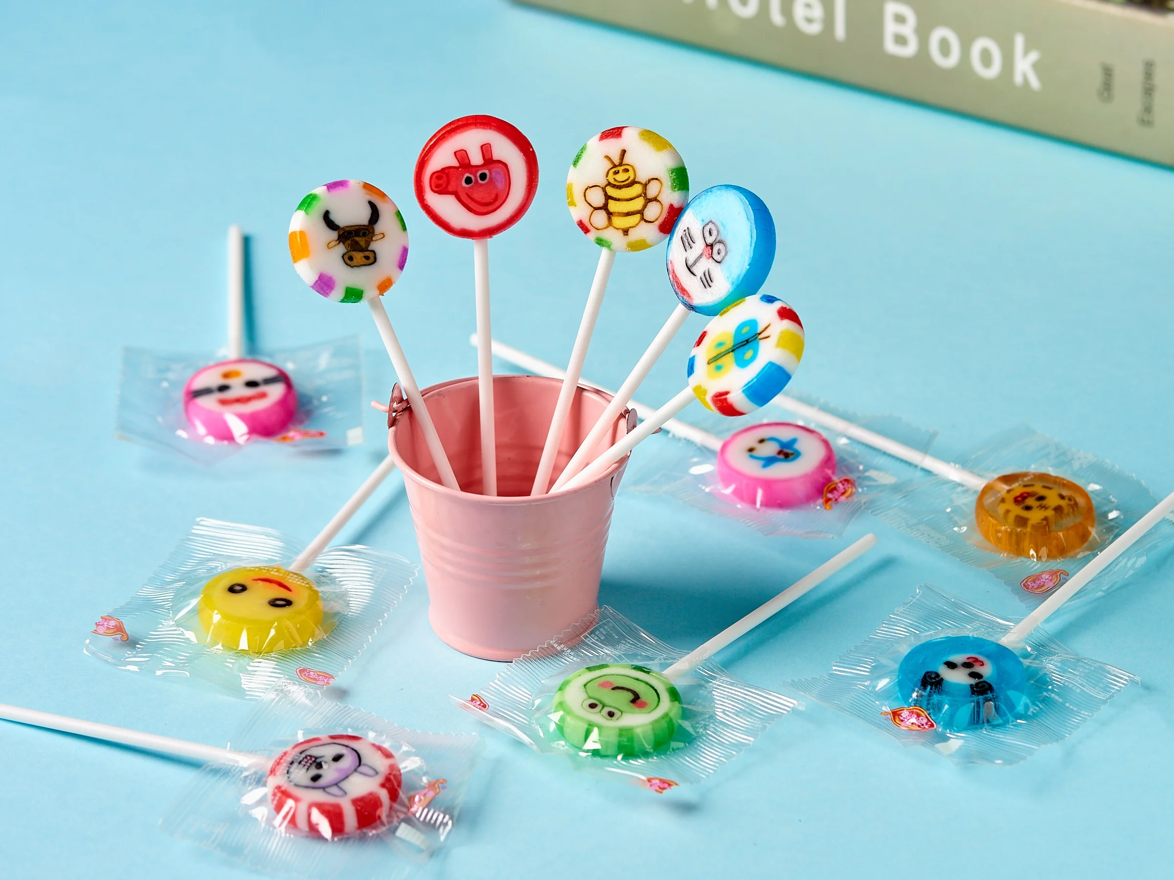 Wholesale bulk fruit lollipop hard lollipop animal candy