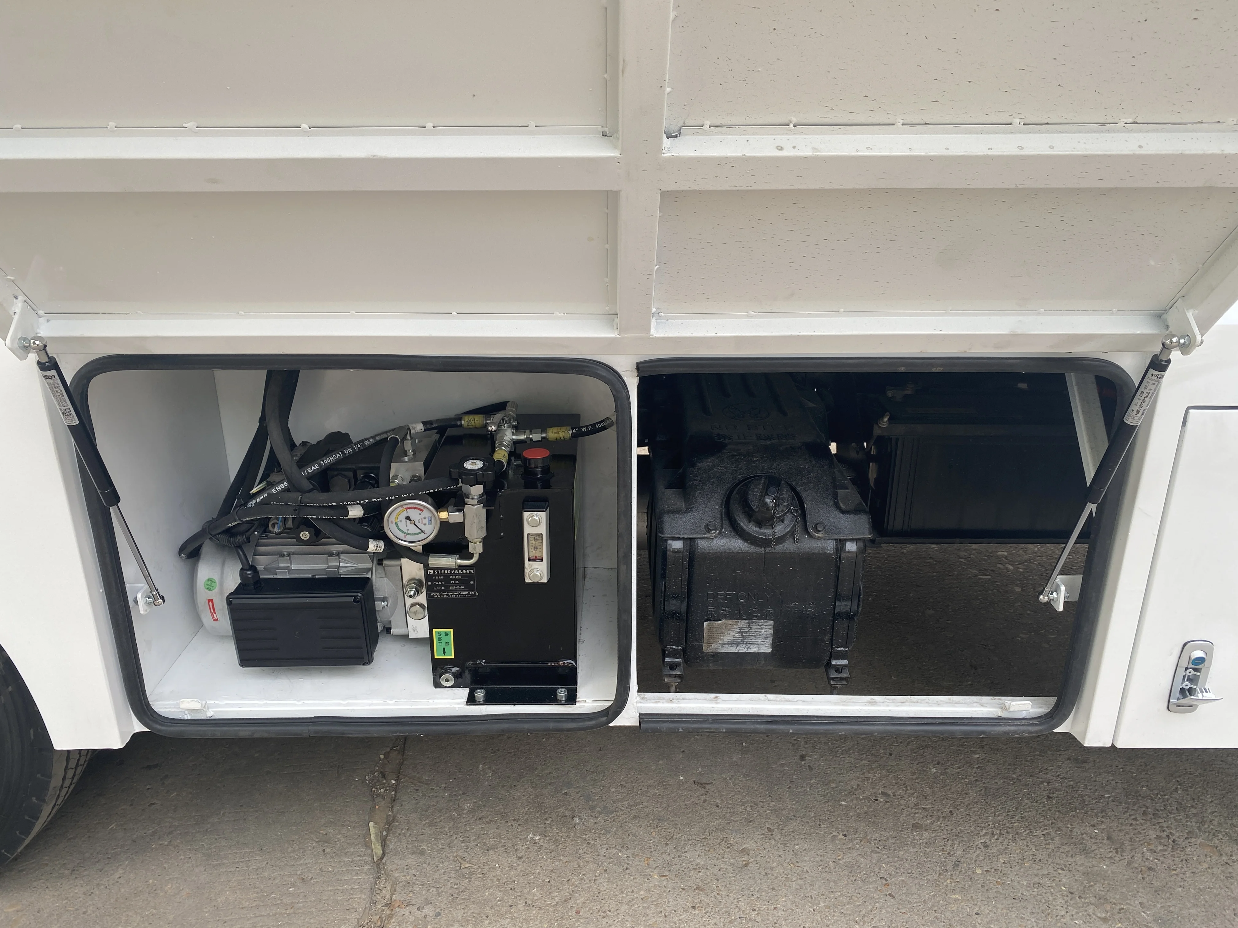 full color outdoor digital 3 sided led moving billboard advertising truck mobile advertising display panel sign screen for sale