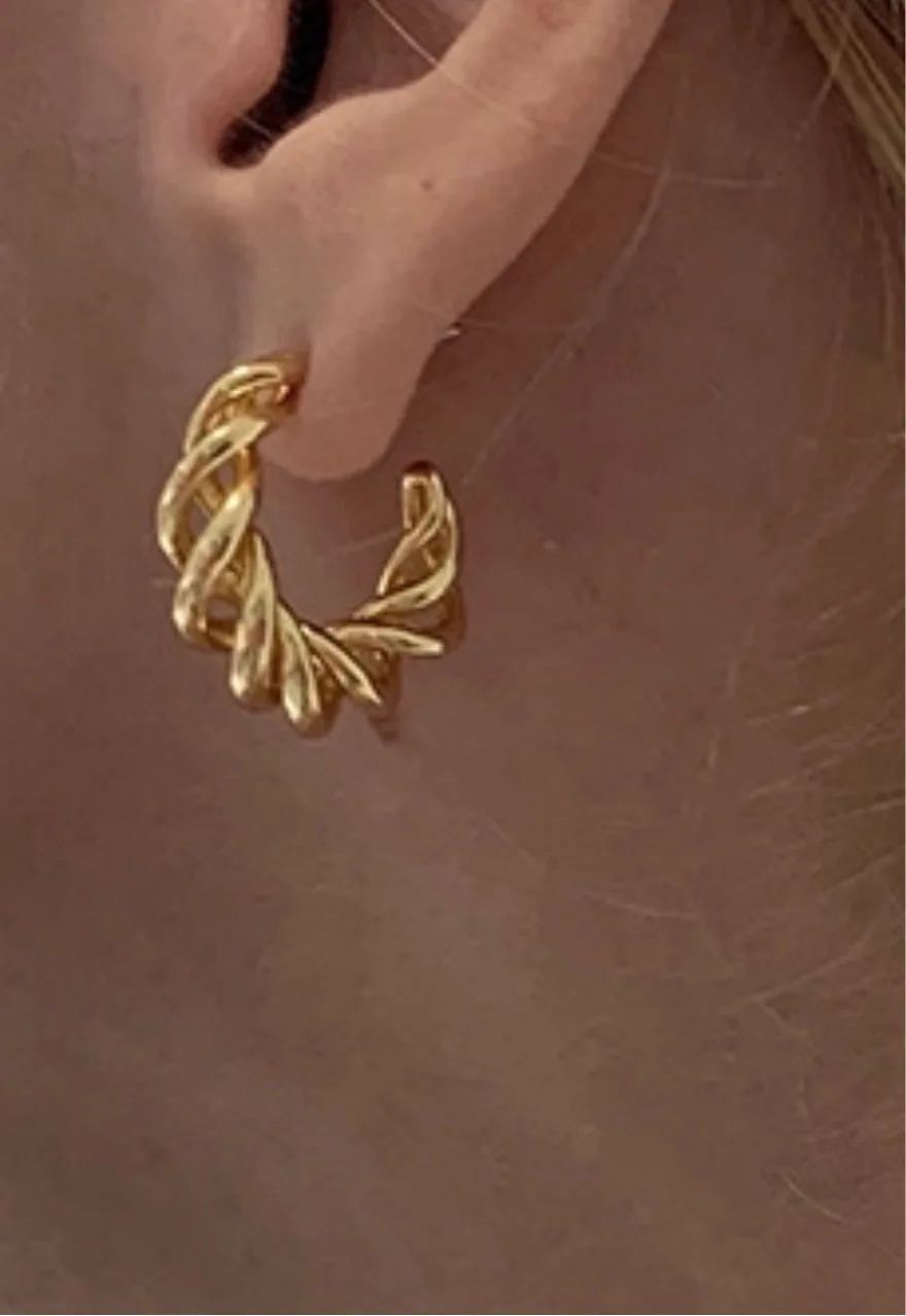 Gold titanium steel twist screw earrings Europe and the United States gold-plated circle line winding manufacturers who