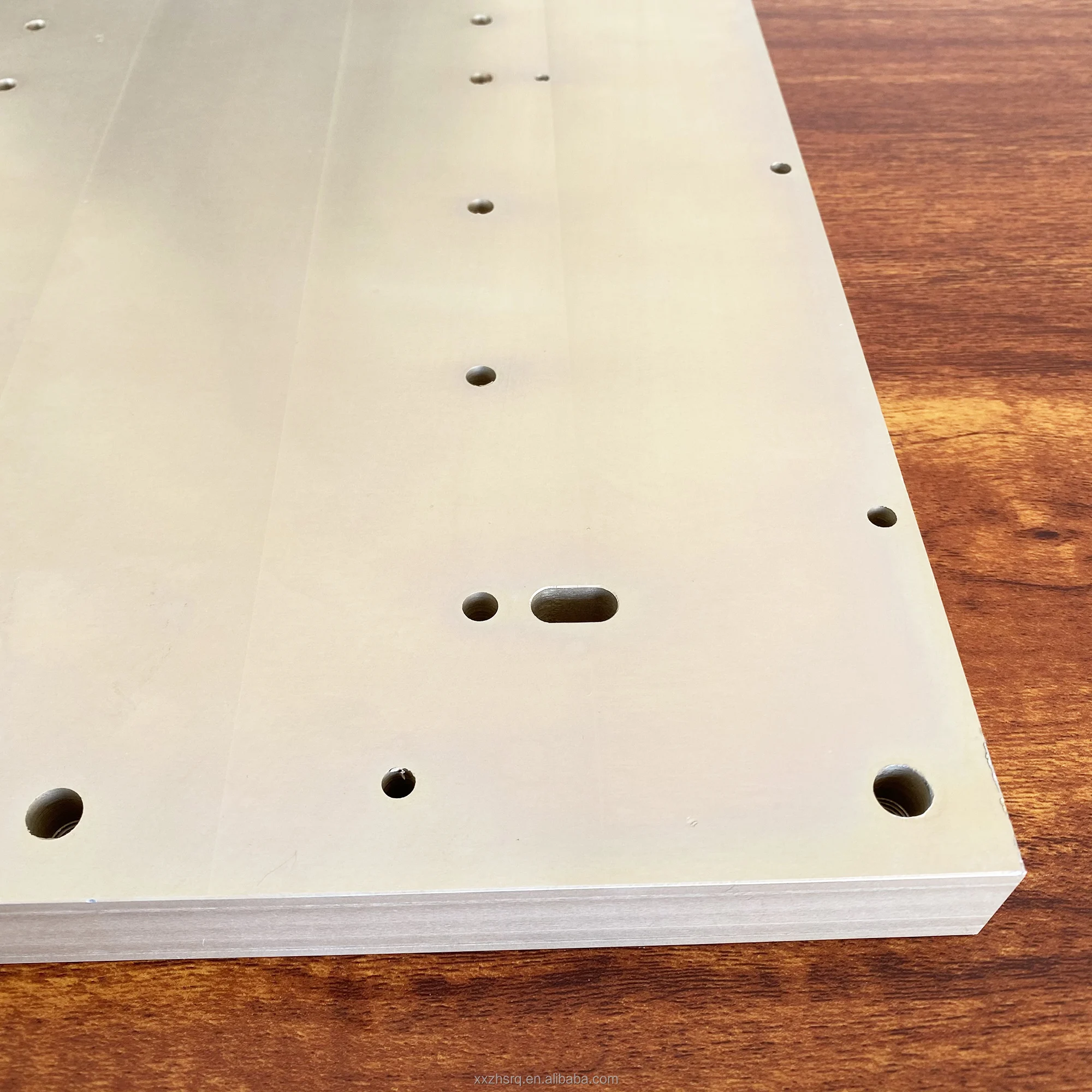 
4 Pass Peltier Liquid Cooler Cold Plate Dinner 