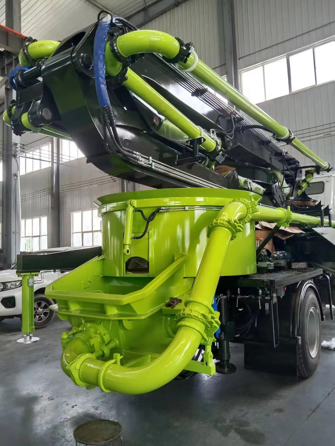 New Type  concrete mixer factory direct with round container Chinese Supplier Concrete Pump Truck mixer truck