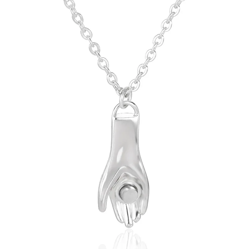 Magnet phase of necklace of lovers hand in hand attracts simple pendant of clavicle chain of a pair of men and women
