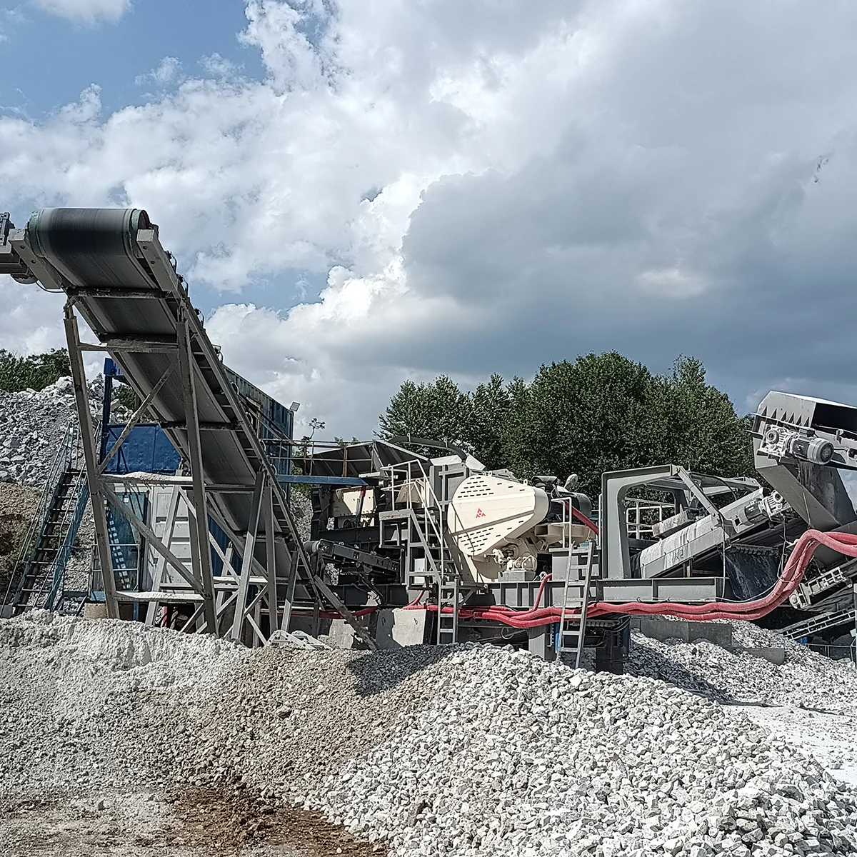 200tph Capacity Mining Quarry Granite Basalt Limestone Gravel Crushing Machine Price, Primary Concrete Rock Mobile Stone Crusher