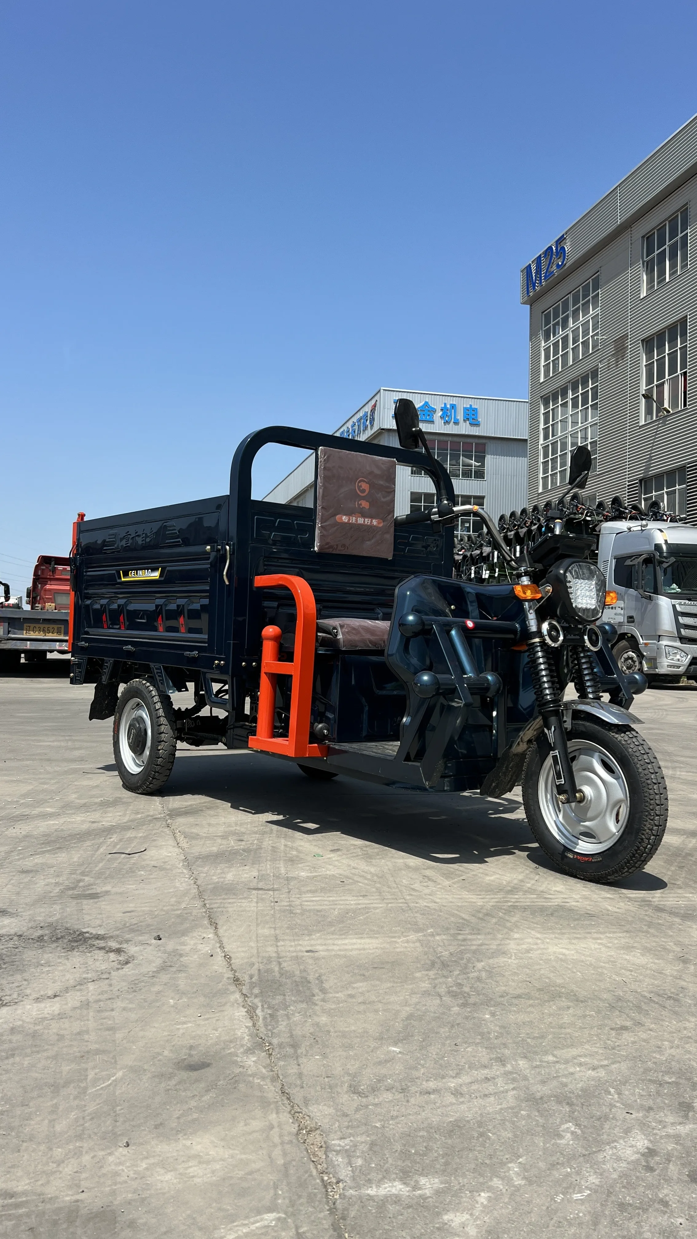 factory price  electric tricycle big cargo box heavy load Hydraulic dump hoist tricycle cargo for farm  electric cargo tricycle
