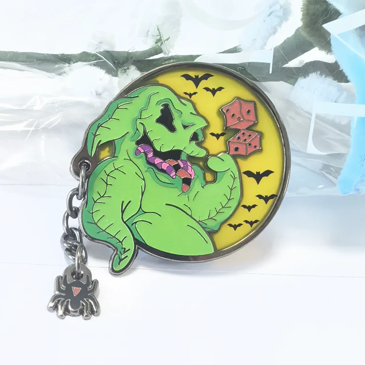 Cheap Wholesale New anime character manga style black nickel metal badge stained glass hard enamel lapel pin with glow