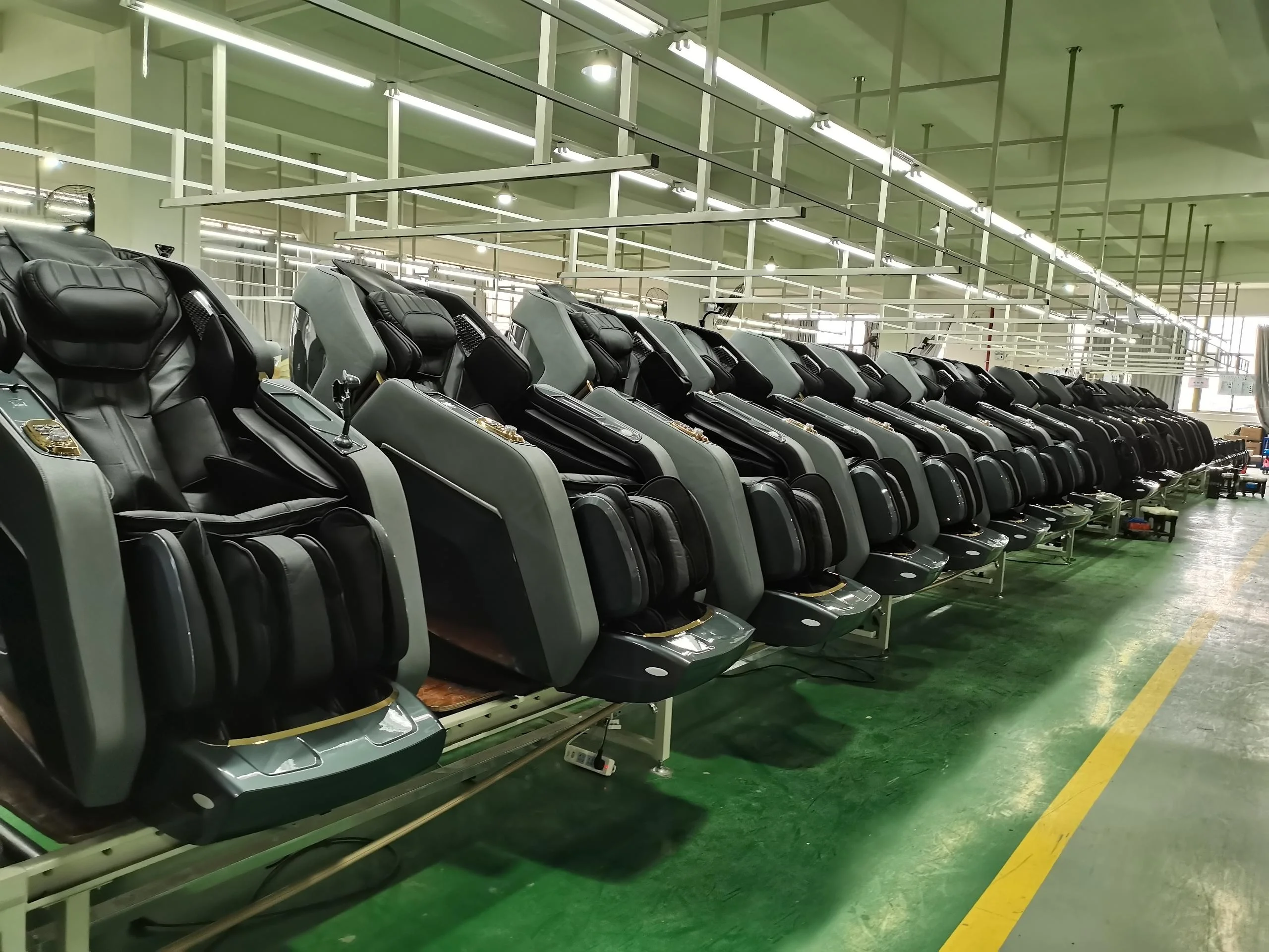 New Intelligent Shared Full Body Multifunctional Scan Code Sl Track Commercial Cabin Massage Chair