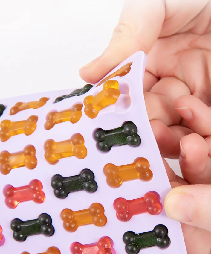 2023 Mini Dog Bone Shape 65 Cavity Silicone Mold for Dog Treat Chocolate Jello Gummy Candy Custom Dog Bone silicone baking mold