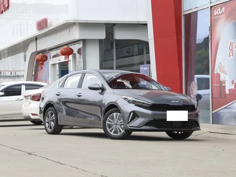 2025 низкая цена Kia K3 1 5 л IVT новый бензиновый автомобиль 0 км большой космос LHD седан в наличии новые автомобили