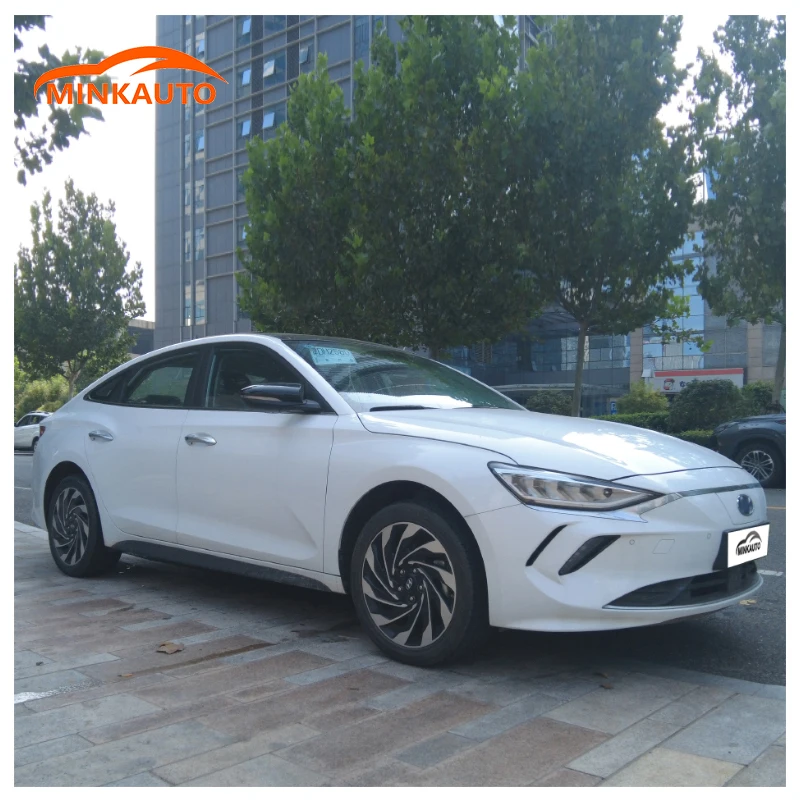 limousine autos intelligent electric car saloon with lithium battery