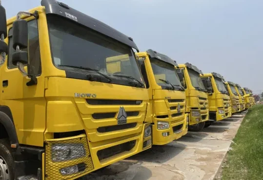 China Favorable Price Sinotruk HOWO 10 Wheels 371/420 HP Tractor Truck