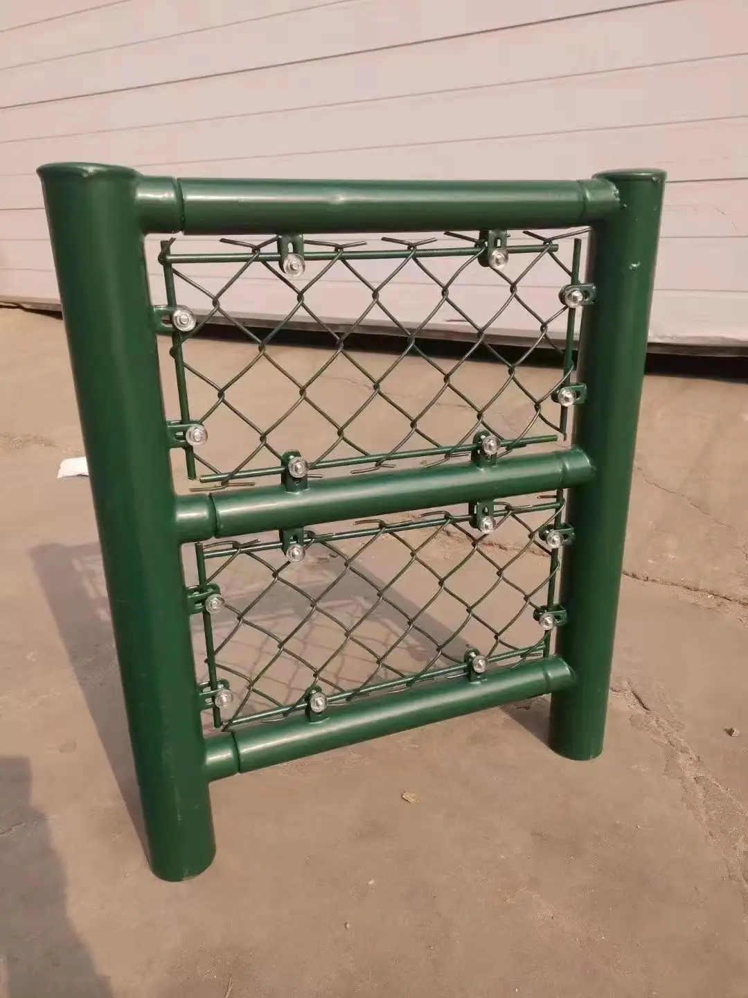 The factory sells fence manufacturing machine chain rod braiding machine galvanized iron chain link temporary fence board