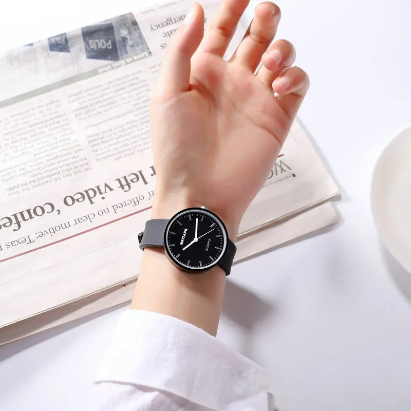 Cute female silicone kid hand watch similar to GENEVA watch for women