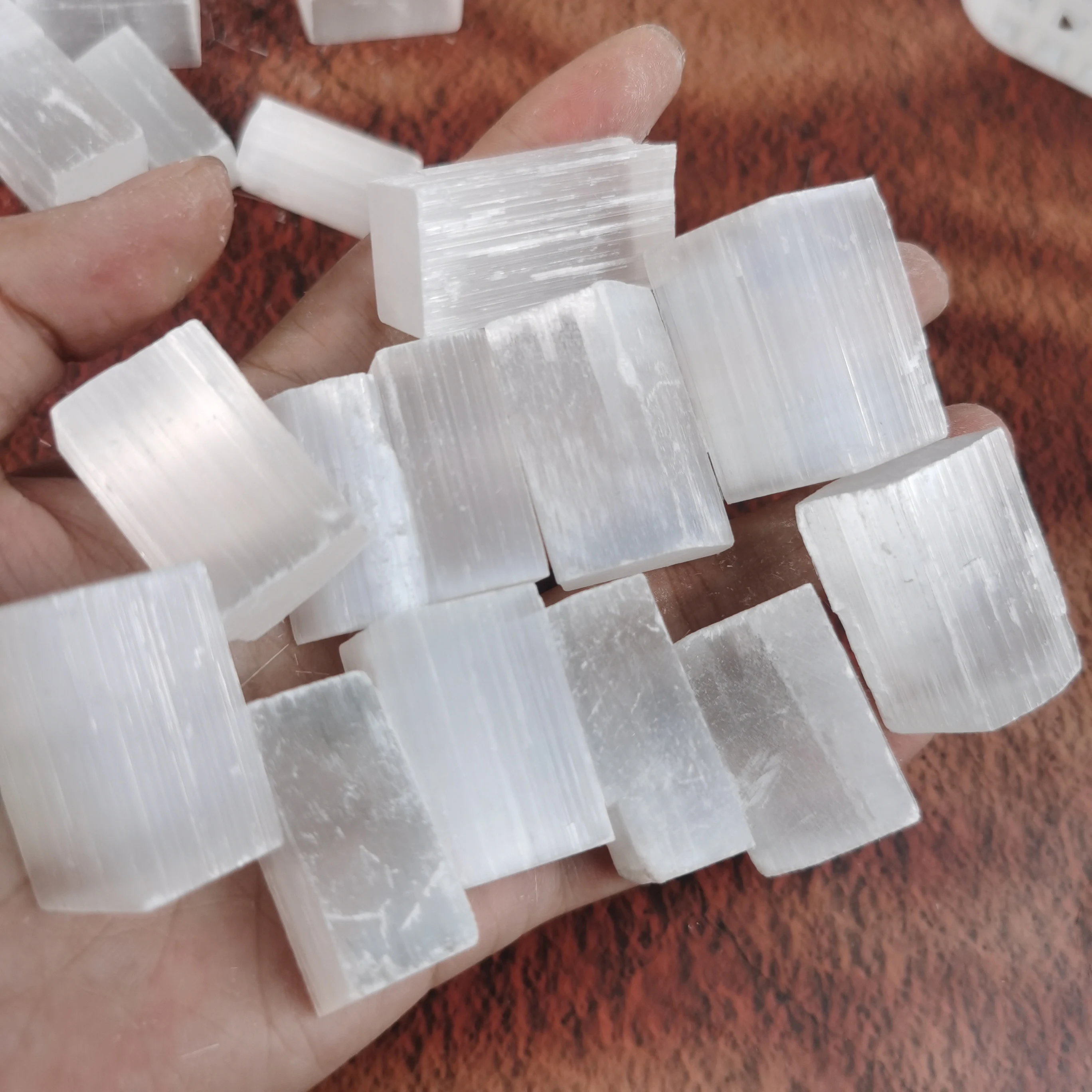 Wholesale Natural Crystal Healing Chakra Stone Meditation Raw Crystal Rough Selenite Stone