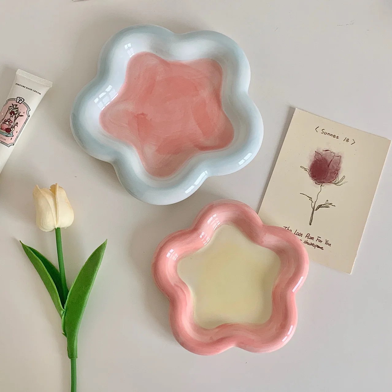 SYL wholesale Korean ins style girl heart porcelain  plate ceramic cake dish fancy flower shaped desert plate