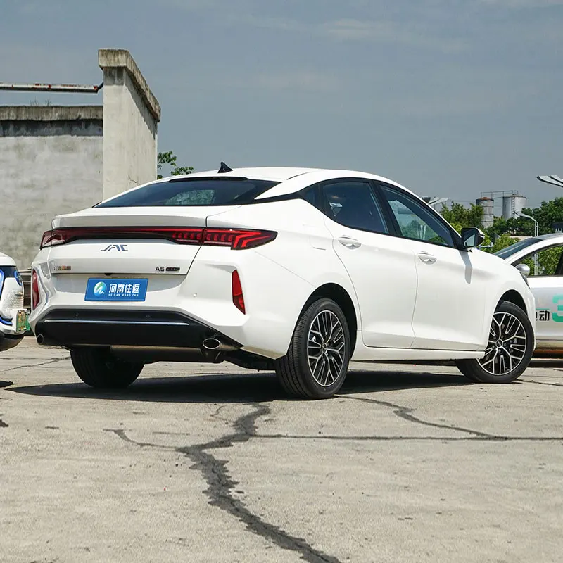 Jac A5 Plus автомобильный китайский компактный автомобиль Jianghuai 2023 5-дверный 5-местный хэтчбек спортивный
