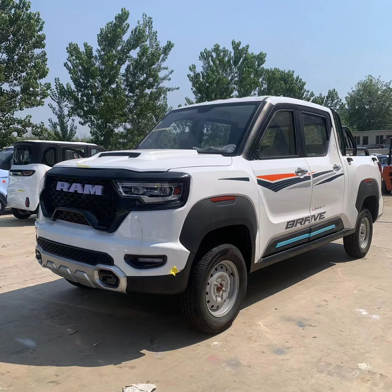 New 4 Wheels Low-Speed Electric New Energy Vehicle Made In China For Sale