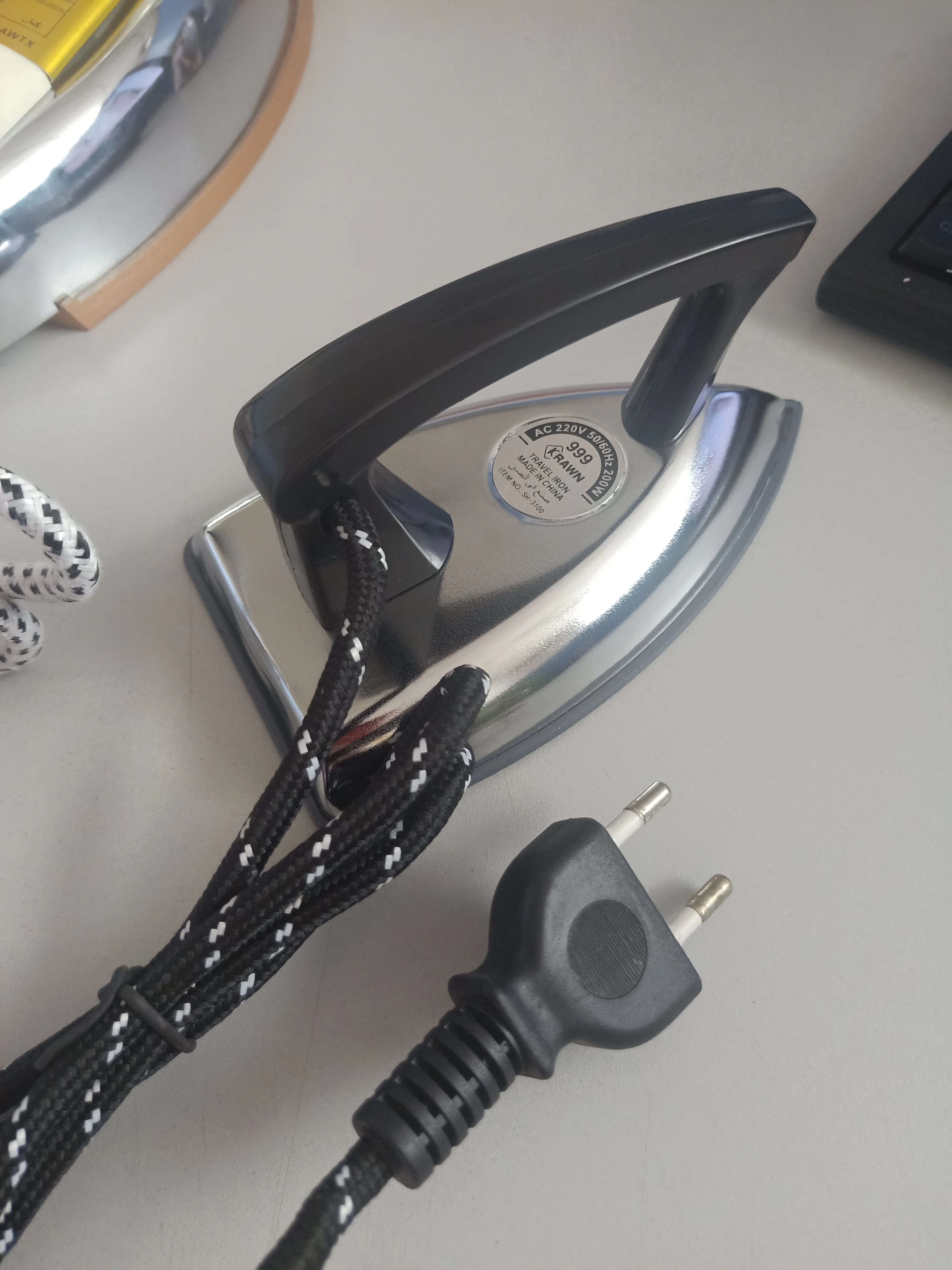 Hot sell in Mid-East HN-999 travel iron mini dry iron with non-stick coating sole plate