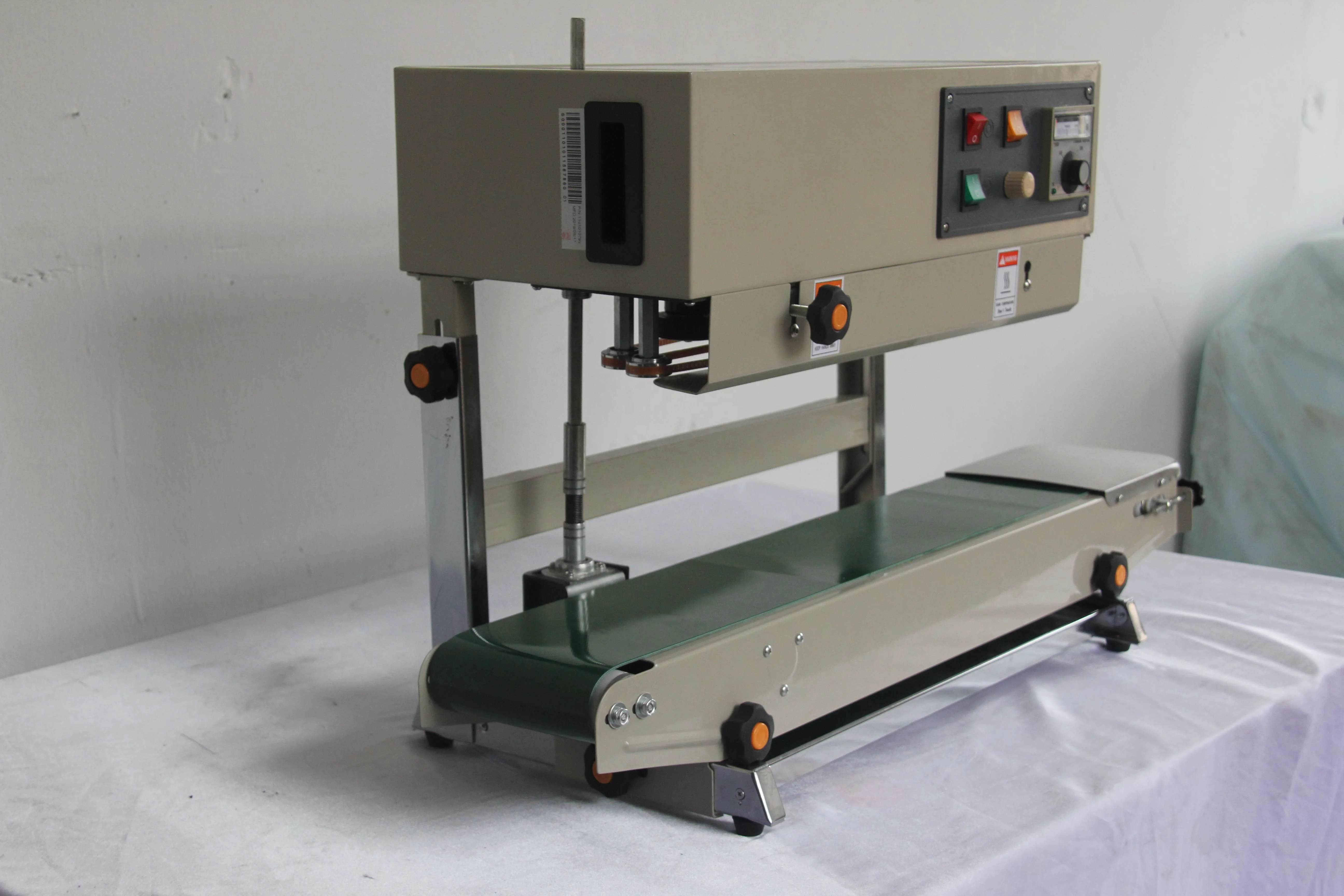 FR-900V Continuous Band Sealer Plastic Bag Film Sealing Machine with Conveyor for Food Packing
