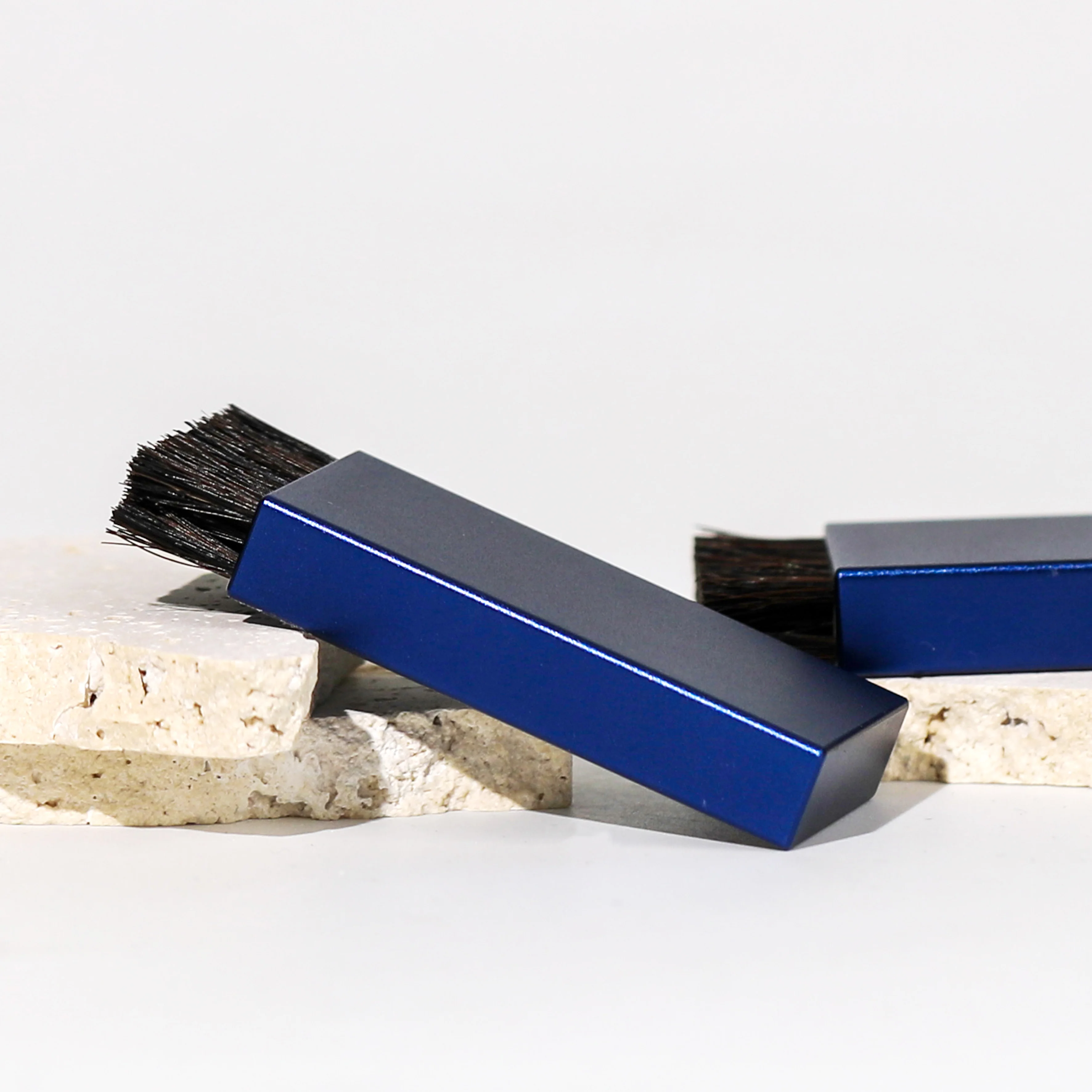 Factory Direct Customized Mini Brush Convenient Blue Aluminum Packaging Brush