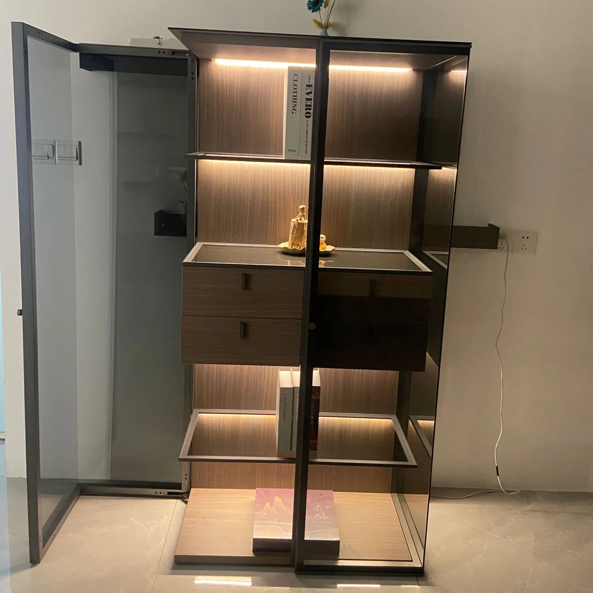 Factory luxury Italy transparent aluminum glass display case home decoration storage showcase airplane wing cabinet with drawers
