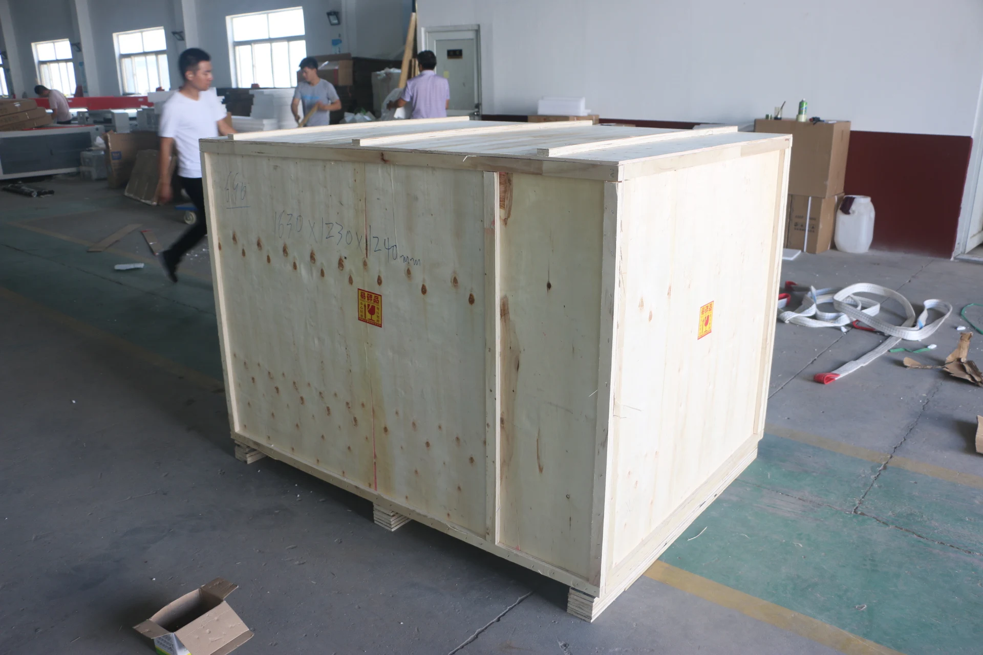 Cheap price 6090 co2 laser engraving cutting machine with CCD scanning camera system for badges patches cutting