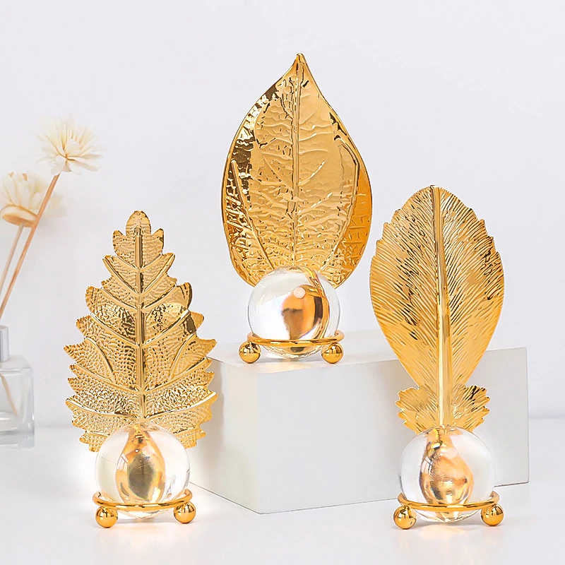 Interior Modern Nordic Table Gold Accessories Wholesale Metal Maple Leaf Art Crafts Home Decor Pieces Luxury Crystal Decor