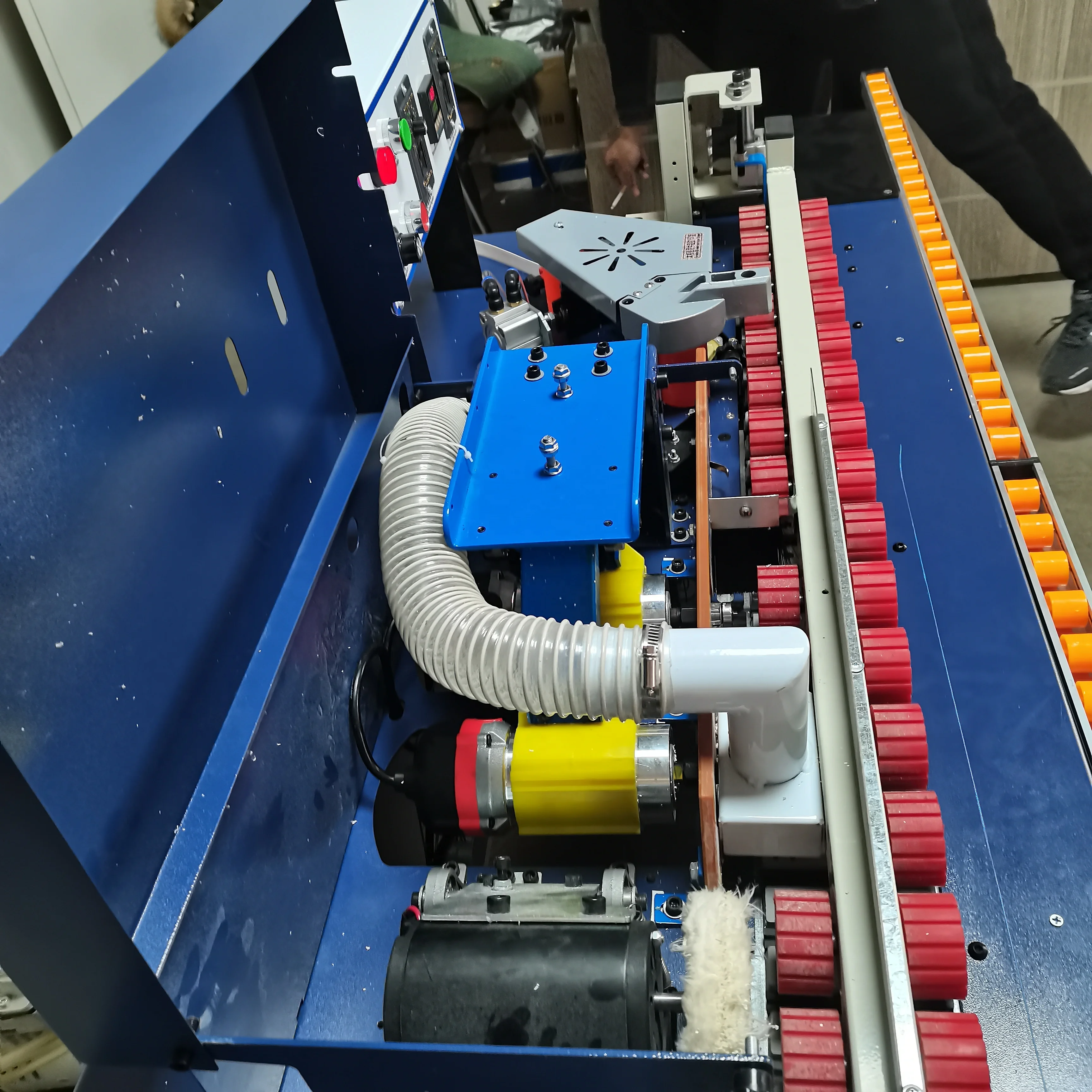 HC-130 high speed woodworking edge banding machine automatic sealing trimming polishing and end-cutting with high efficiency