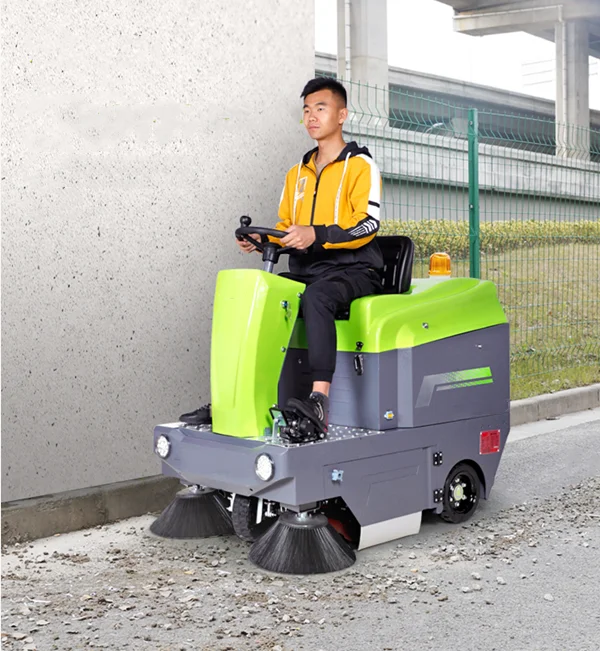 China Battery-powered ride-on floor sweeper, left side brush road sweeping machine